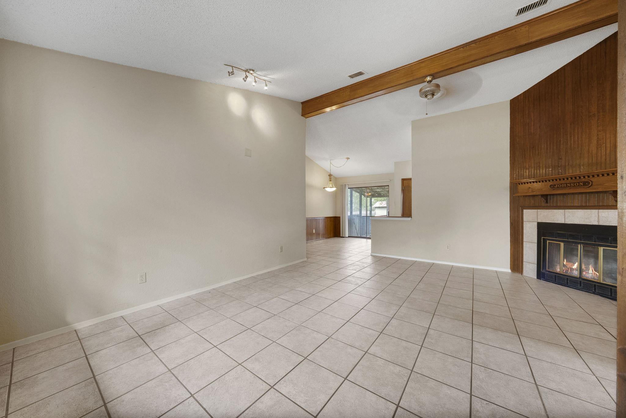 147 Live Oak Dr Property Photo 6