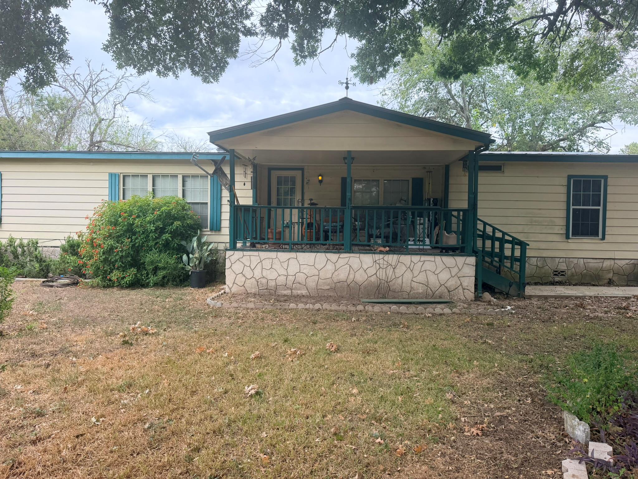 151 Oak Dr Property Photo 1