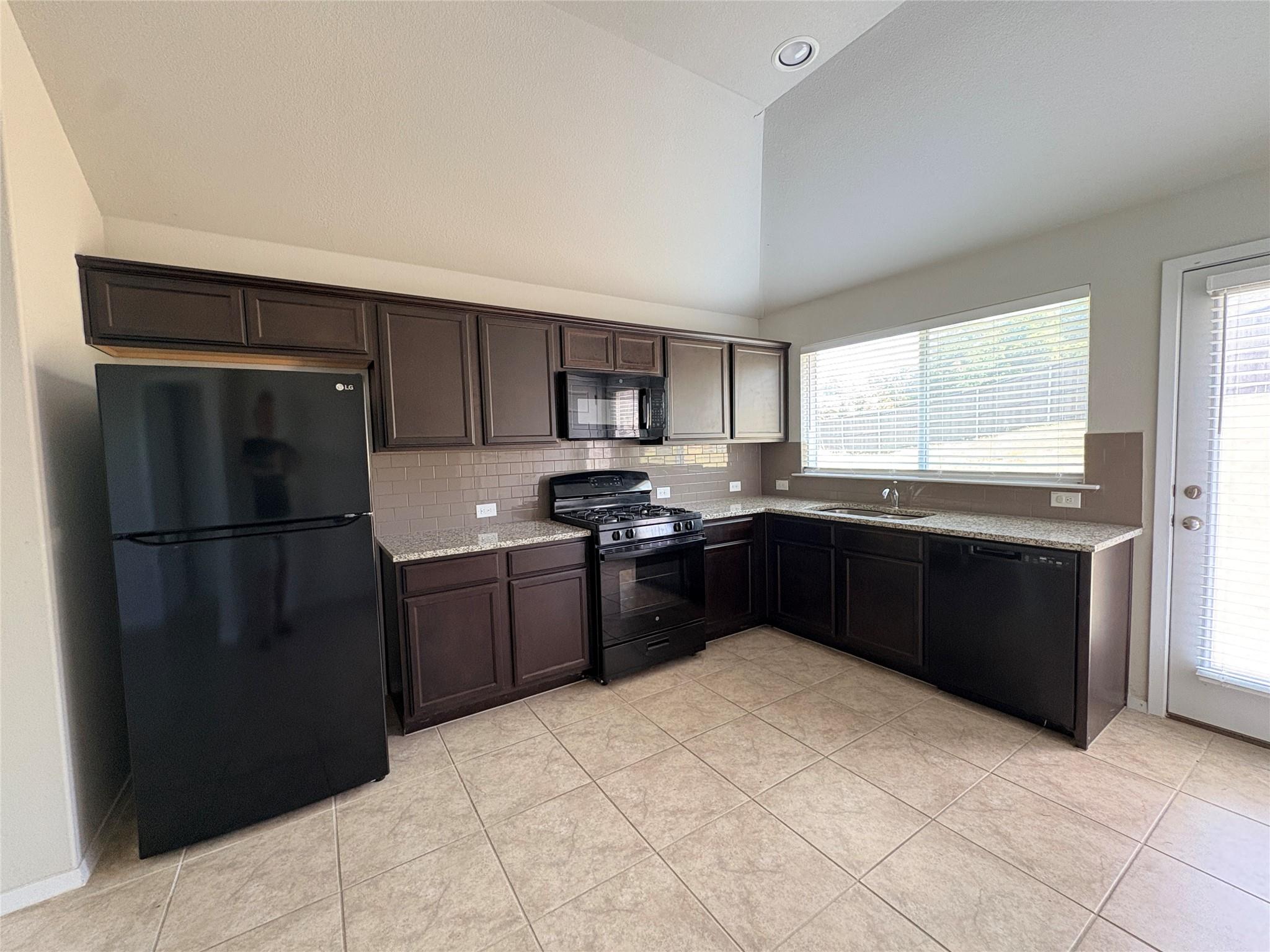 5712 Respinto Dr Property Photo 6