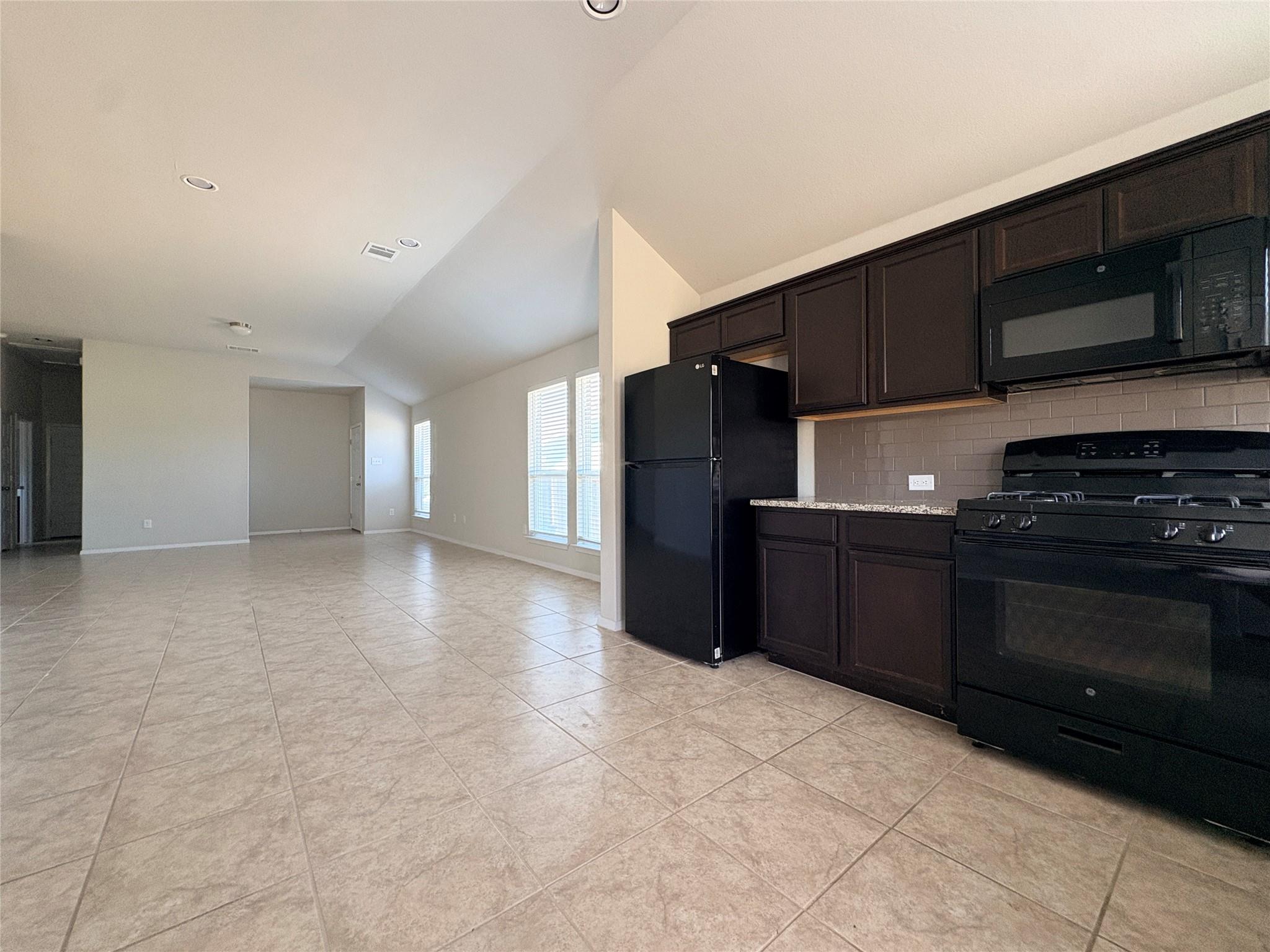 5712 Respinto Dr Property Photo 16