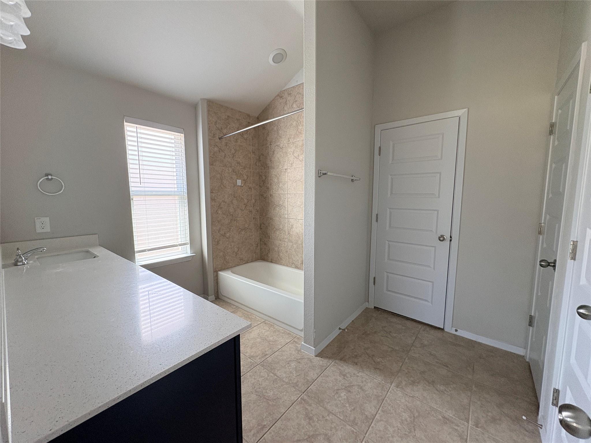 5712 Respinto Dr Property Photo 18