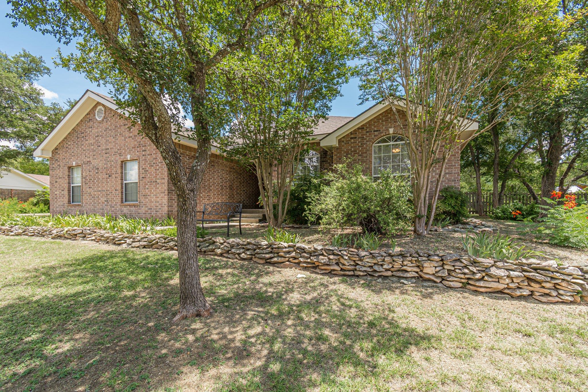 127 Maple Dr Property Photo 1