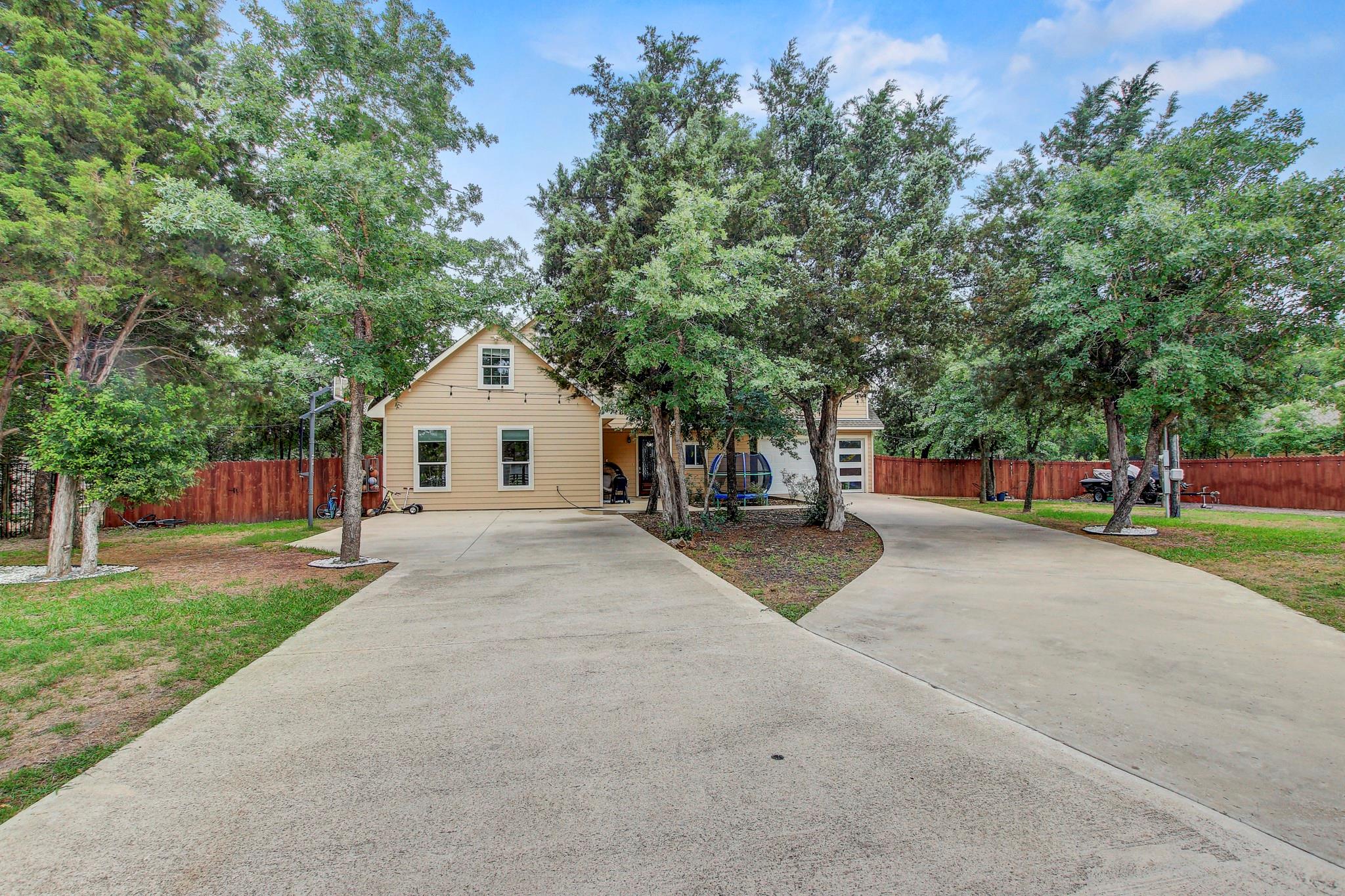 135 Romeria Dr Property Photo