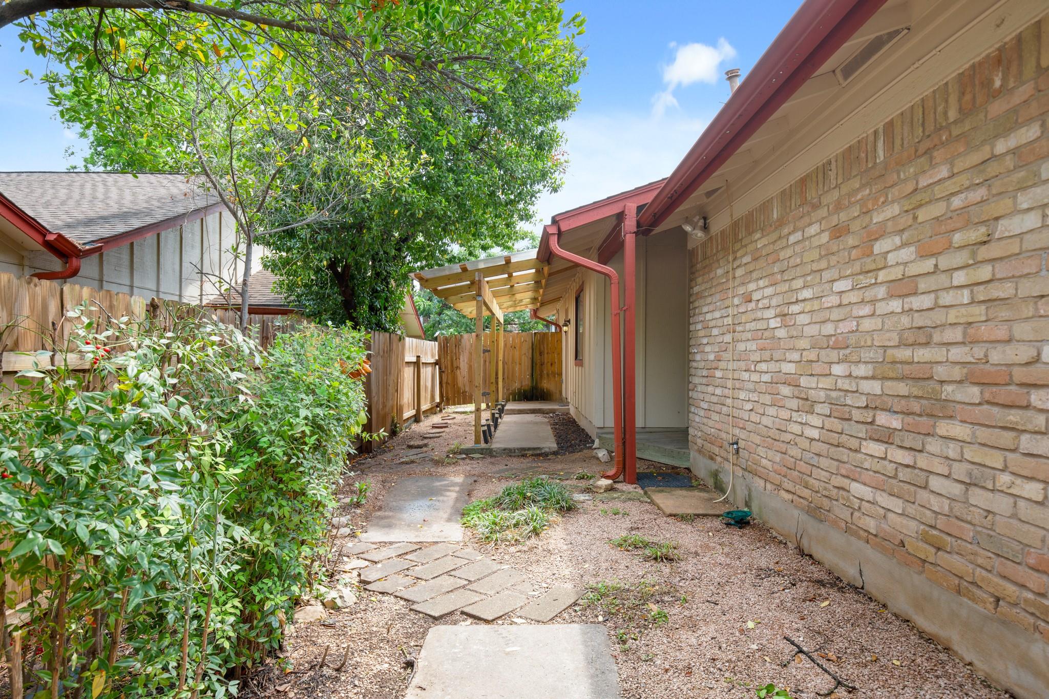9001 Parkfield Dr #b Property Photo 4
