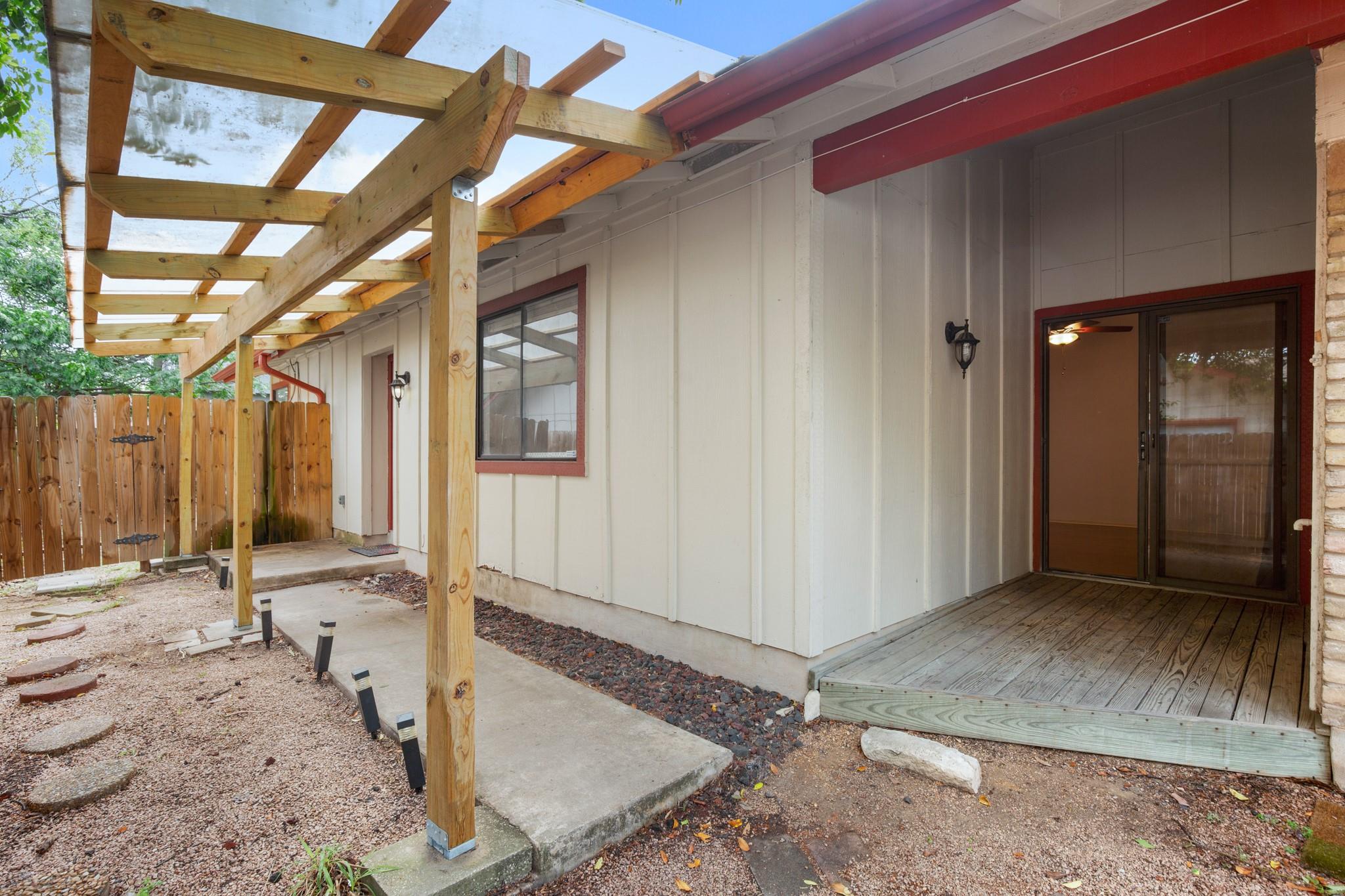 9001 Parkfield Dr #b Property Photo 5