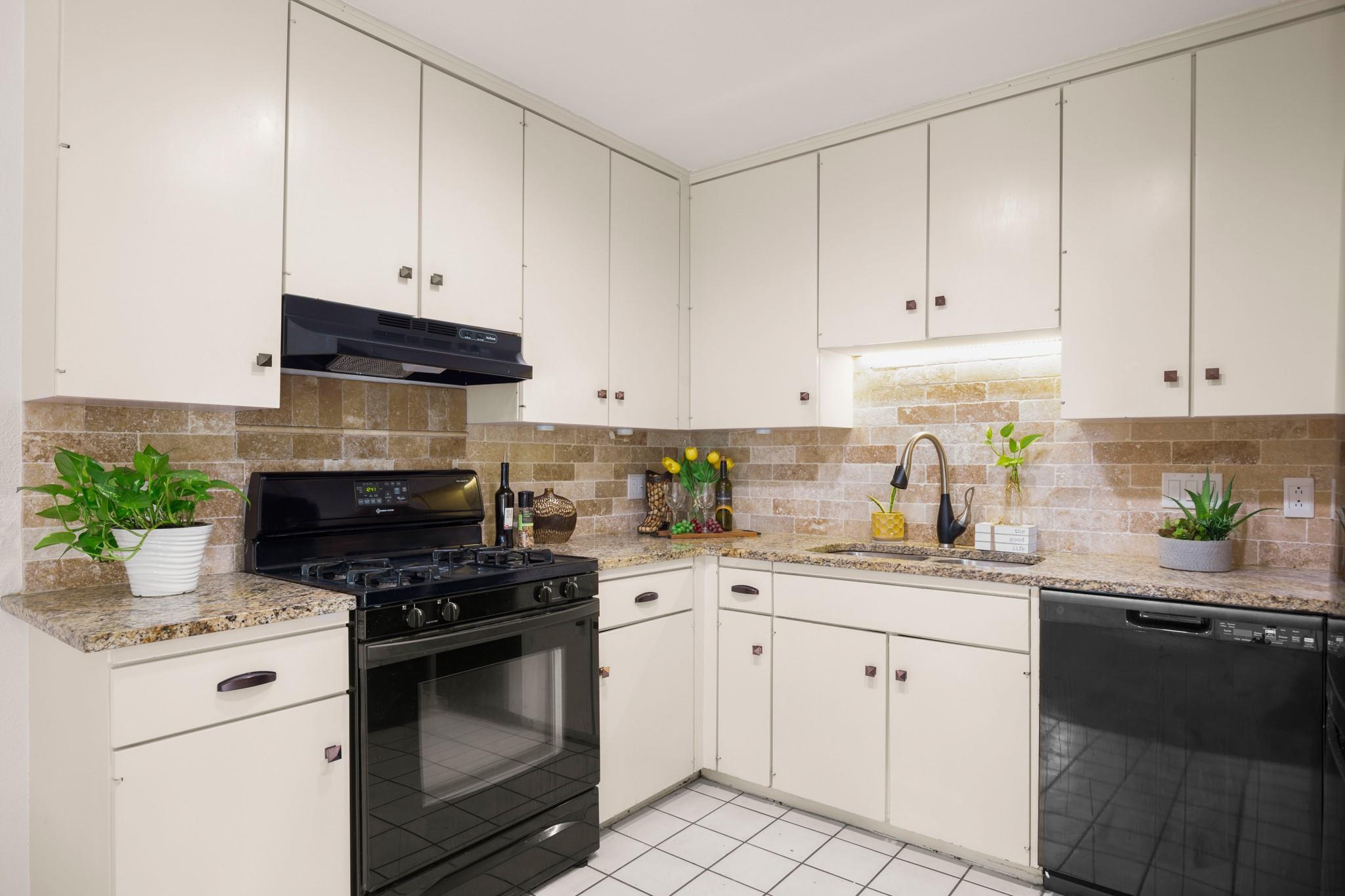 9001 Parkfield Dr #b Property Photo 7