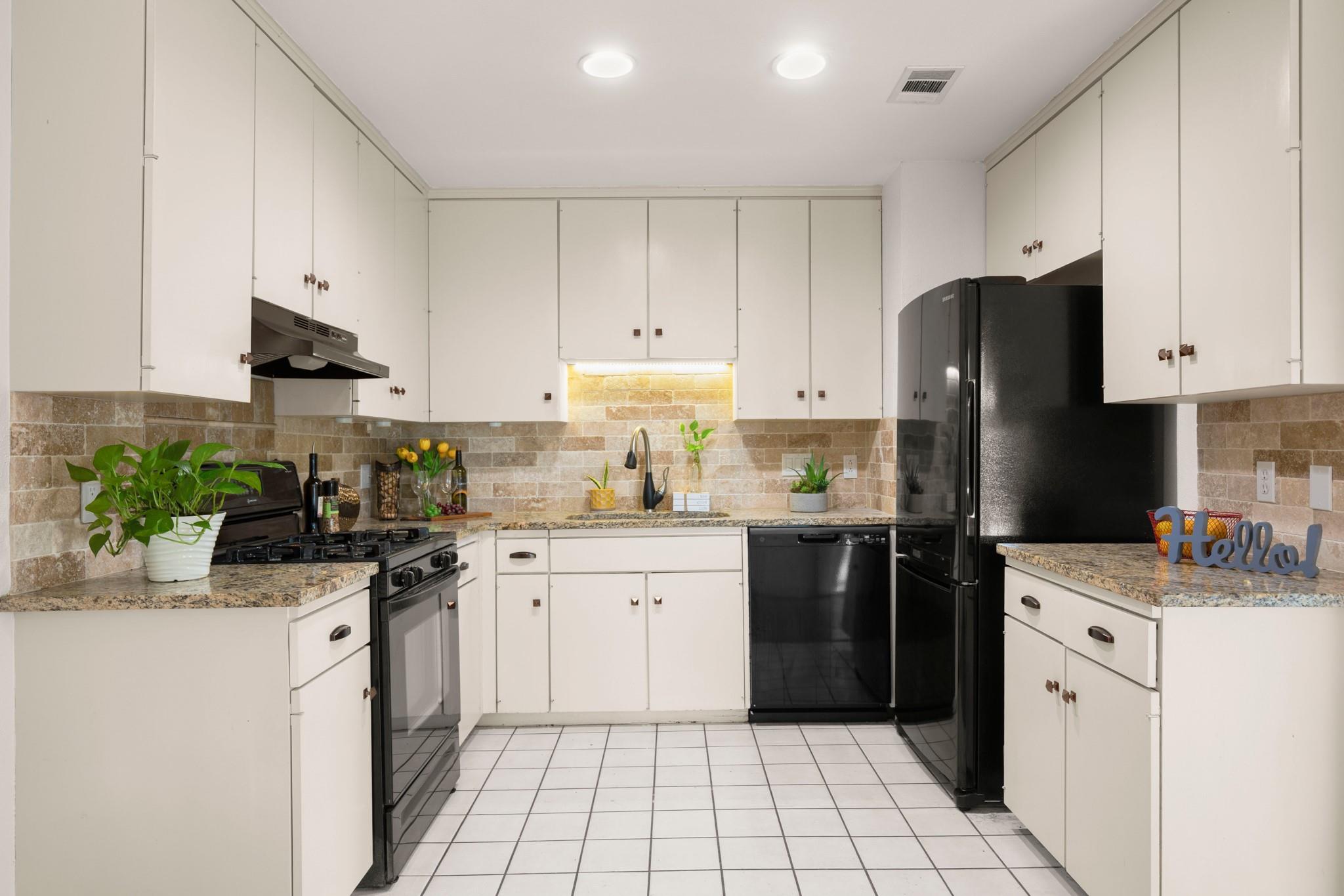 9001 Parkfield Dr #b Property Photo 8