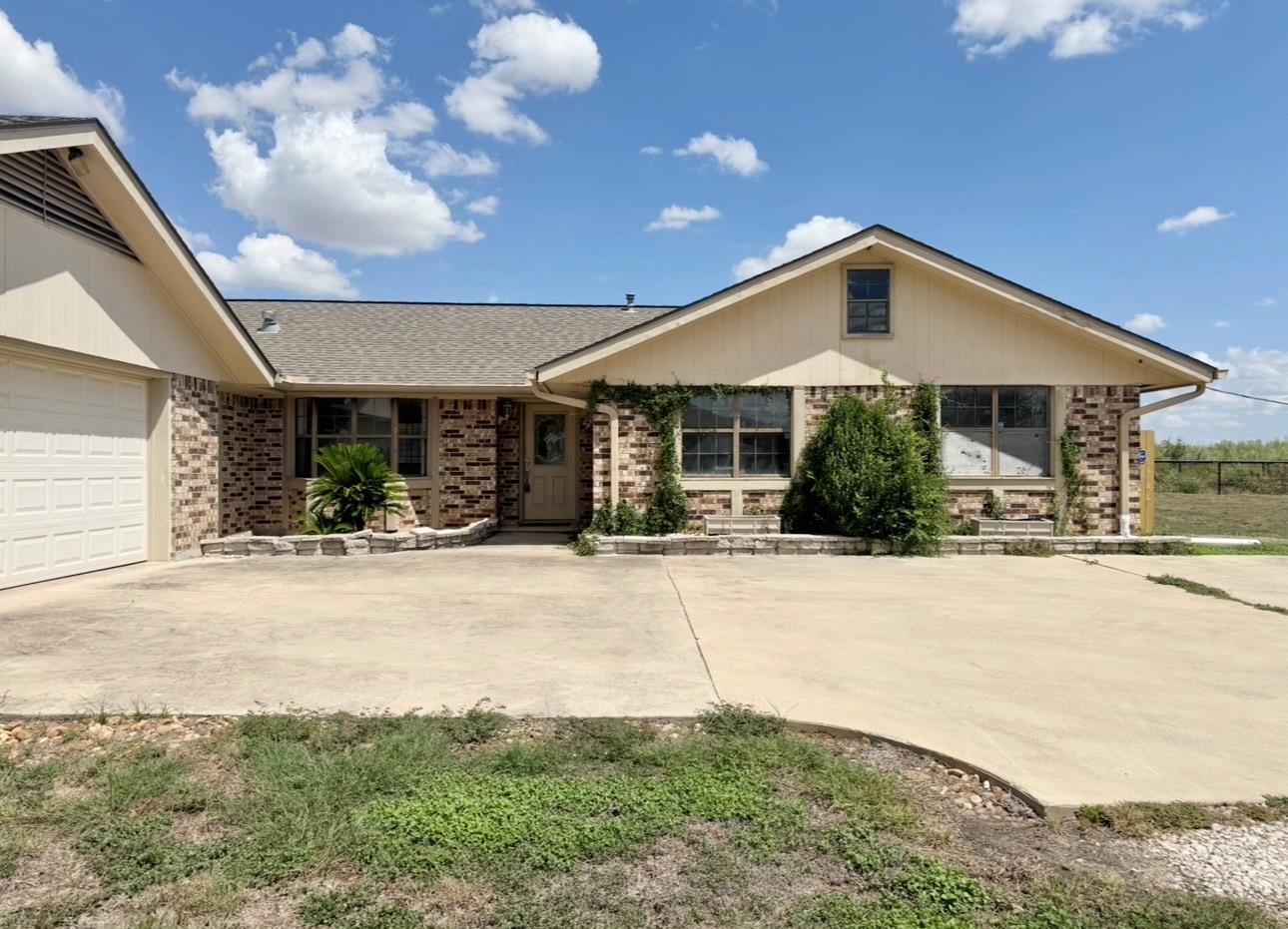 18512 Carlson Ln Property Photo 1
