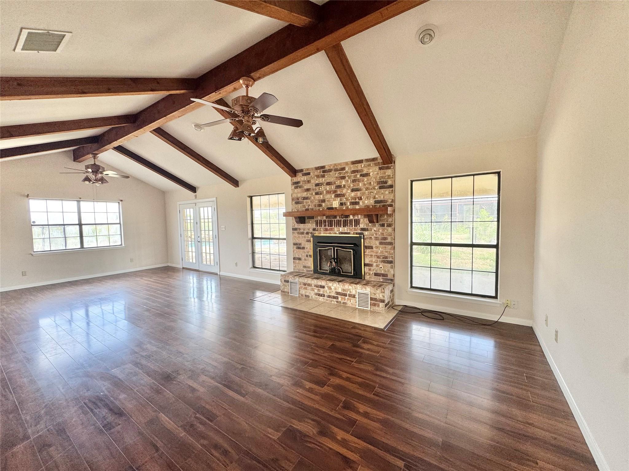 18512 Carlson Ln Property Photo 3