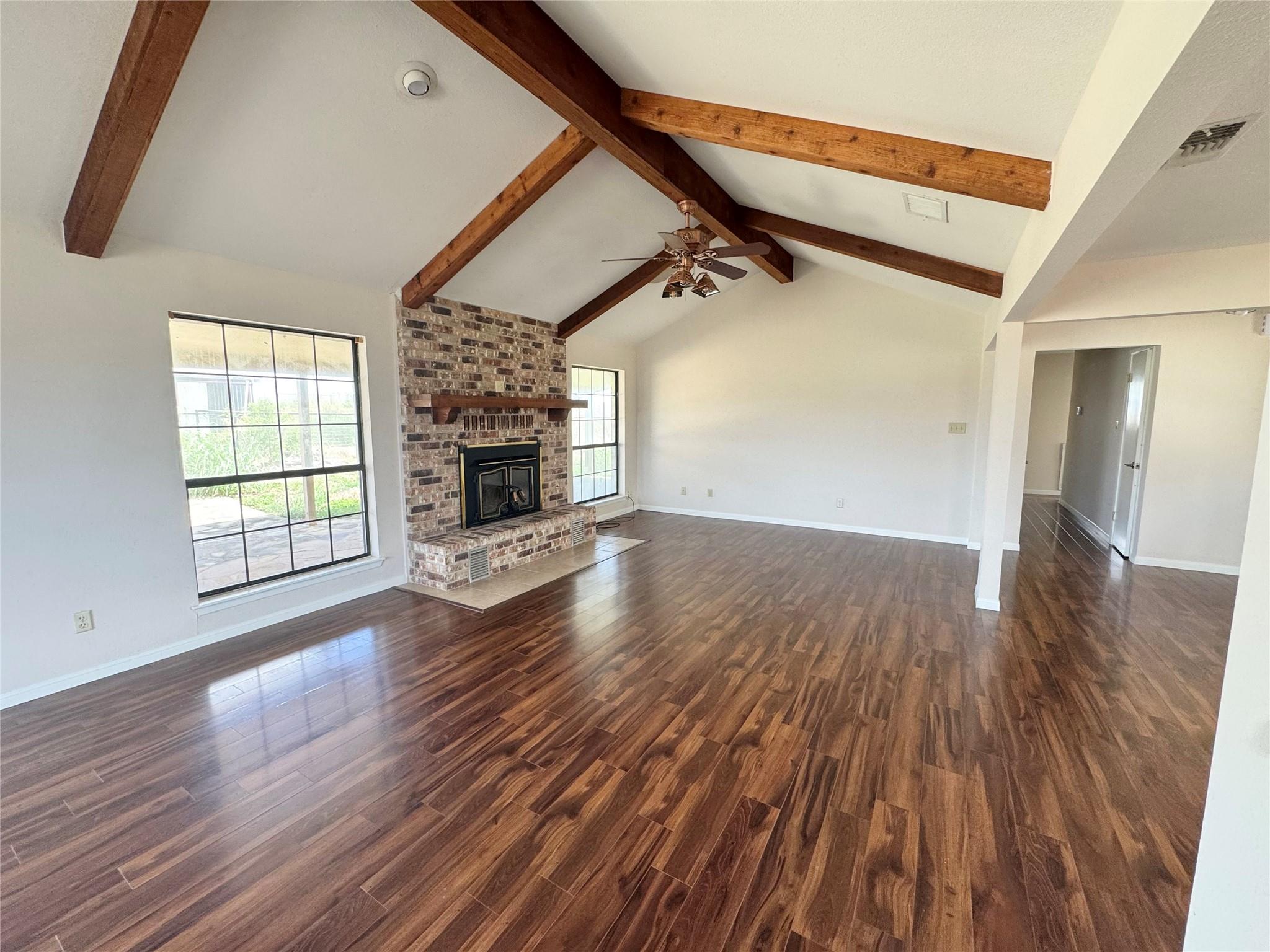 18512 Carlson Ln Property Photo 4