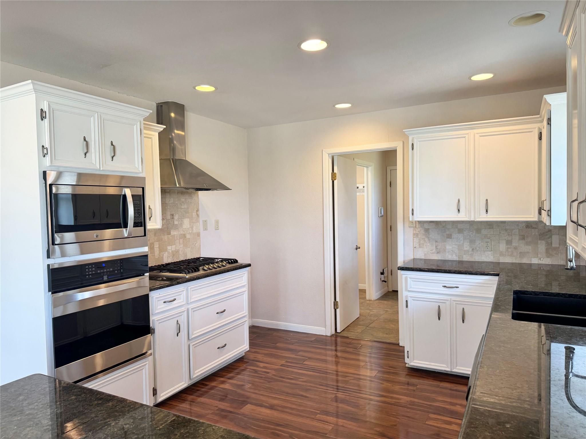 18512 Carlson Ln Property Photo 7