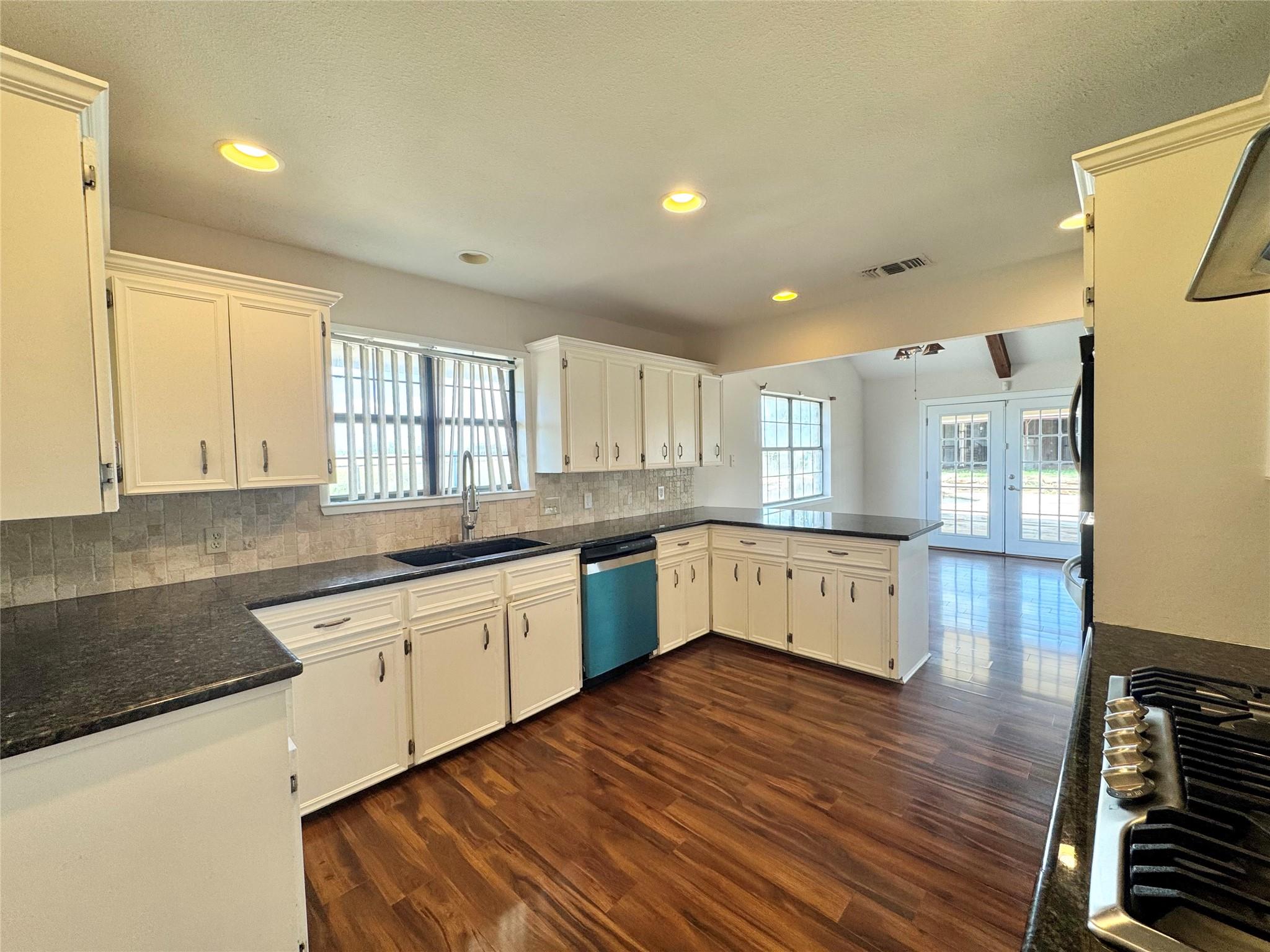 18512 Carlson Ln Property Photo 8