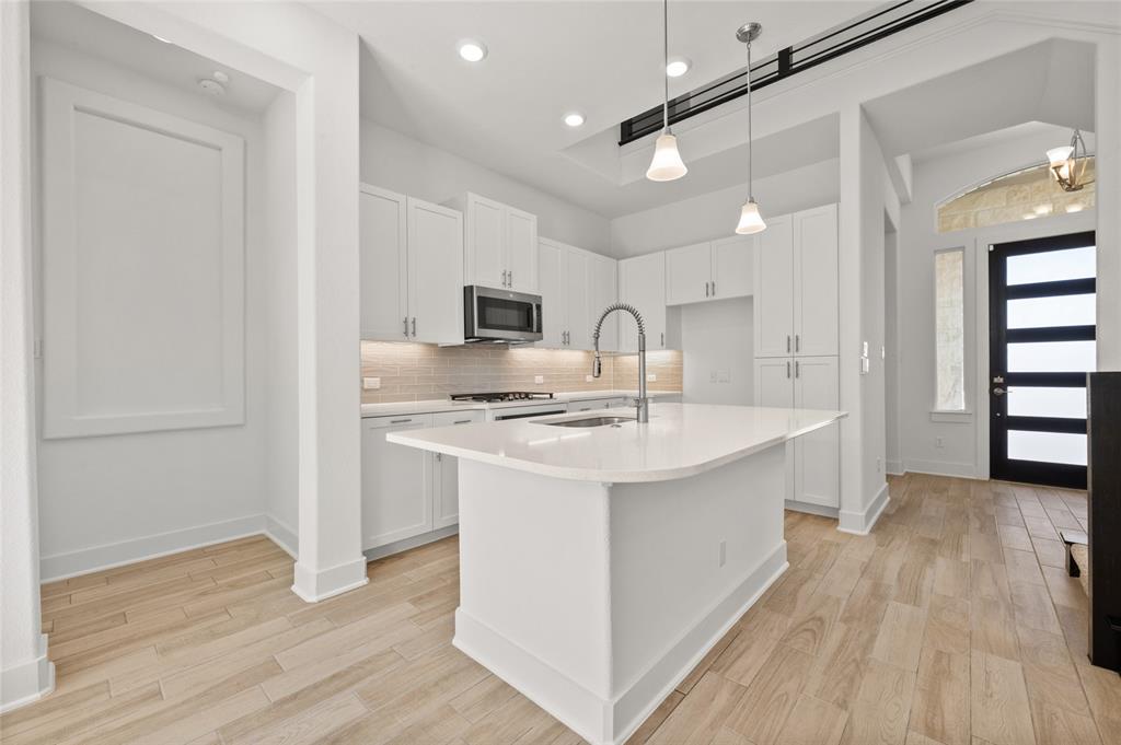438 Cartwheel Bnd Property Photo 4