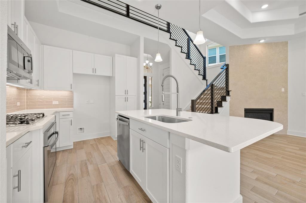 438 Cartwheel Bnd Property Photo 6