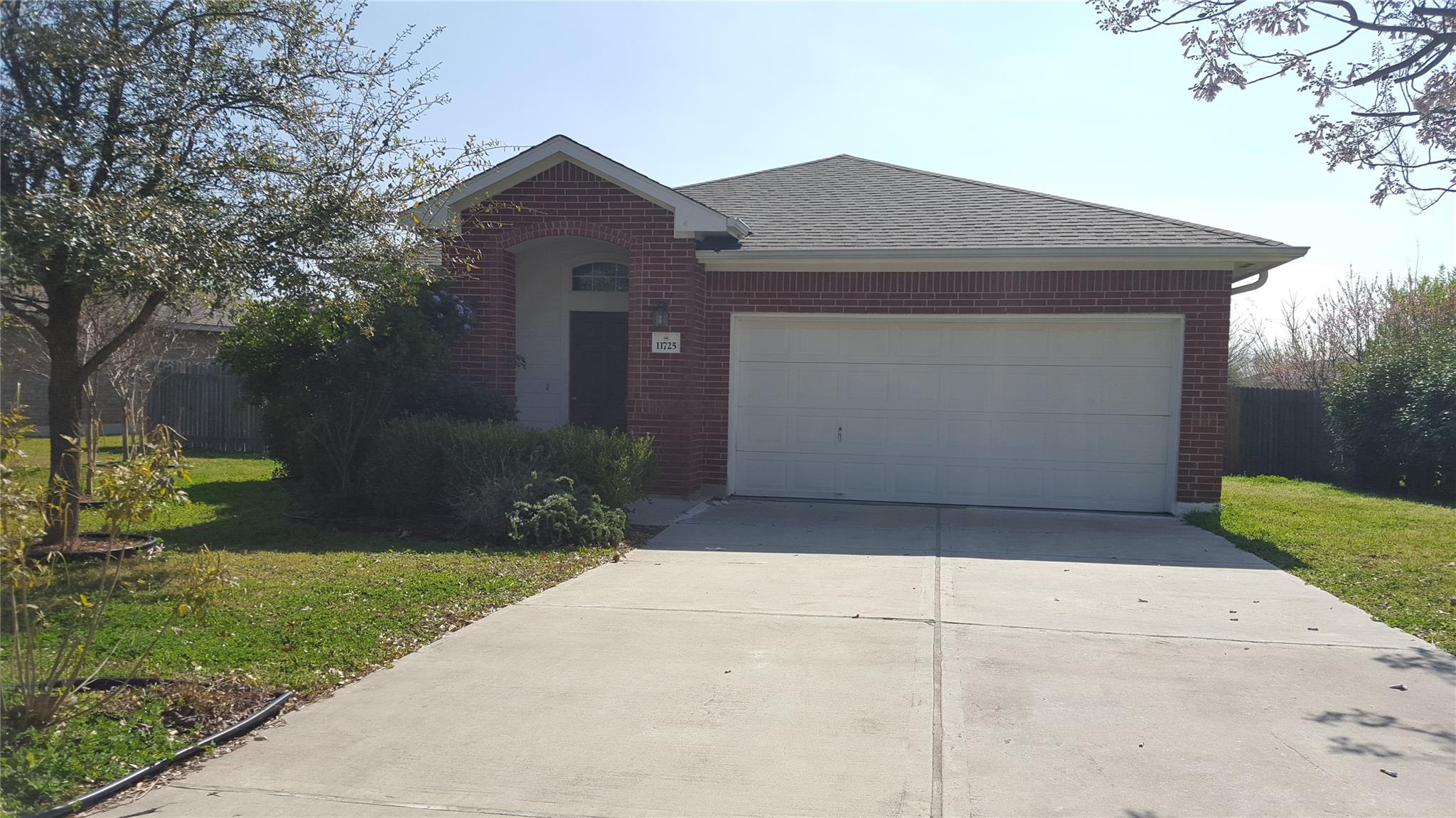 11725 Lansdowne Rd Property Photo 1