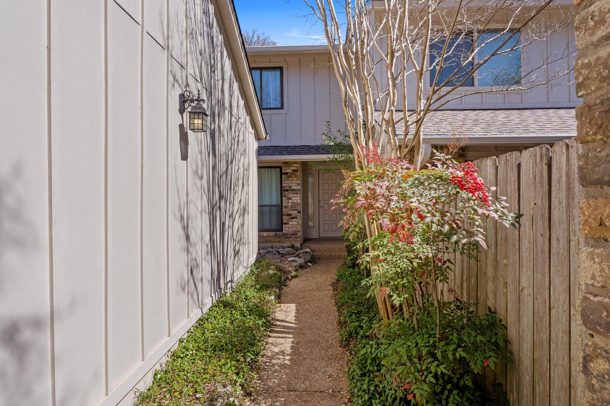 3606 Branigan Ln Property Photo