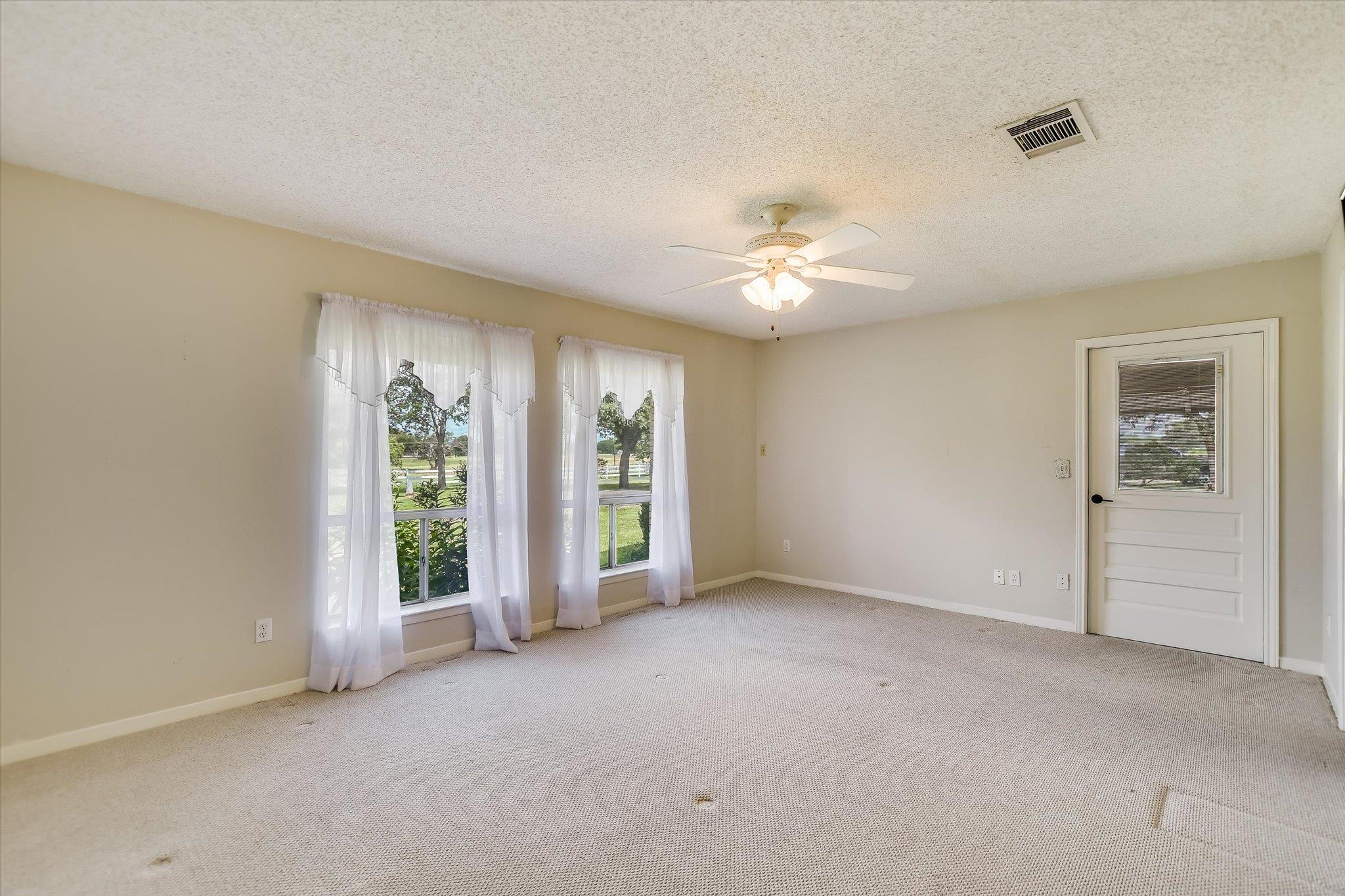 7 Brenda Ln Property Photo 9