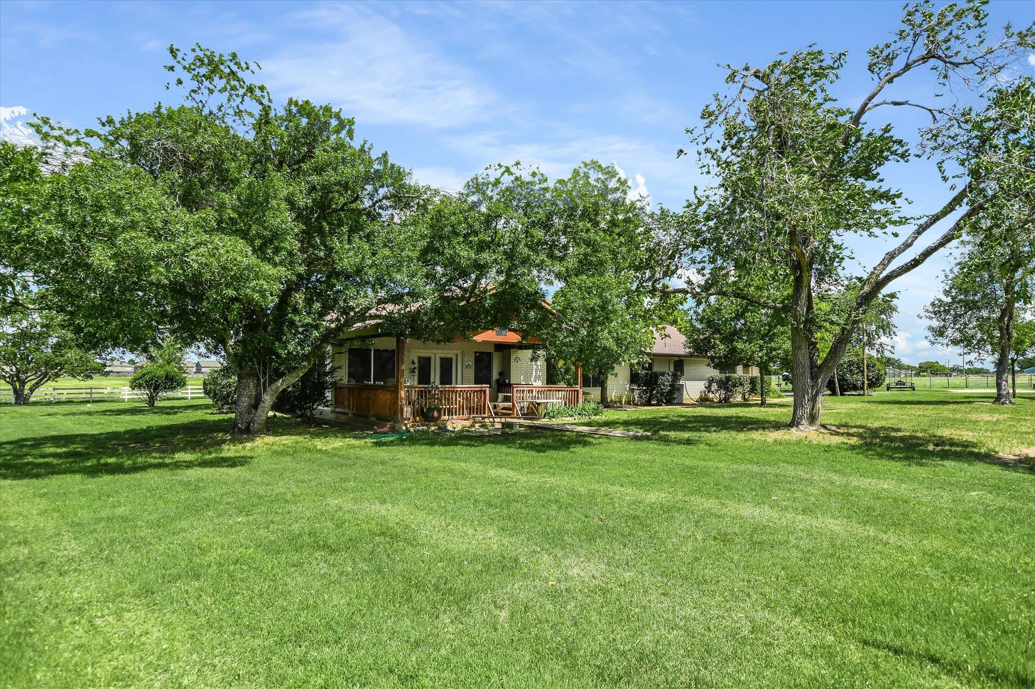 7 Brenda Ln Property Photo 15