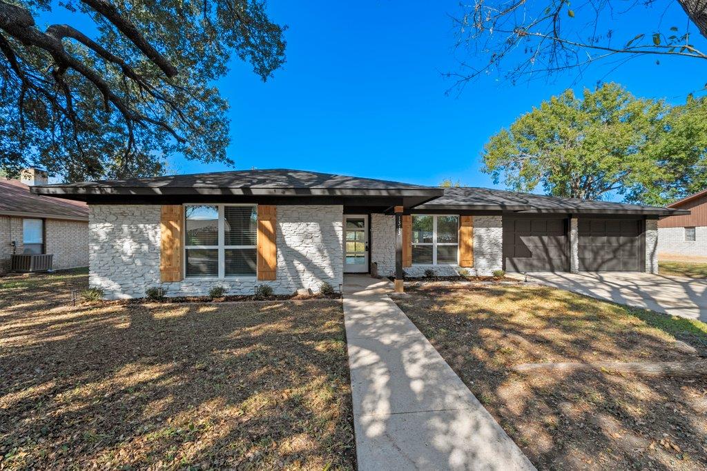 1313 Redbud Trl Property Photo 2