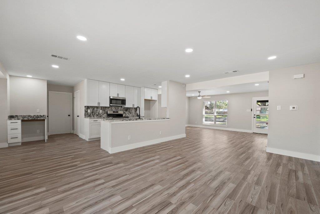 1313 Redbud Trl Property Photo 3
