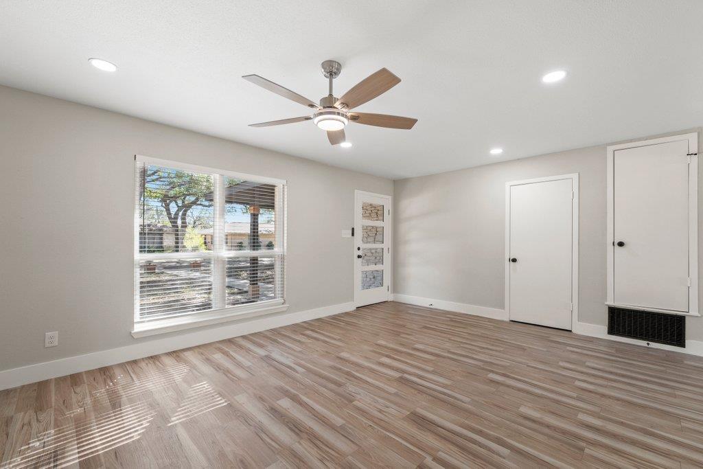 1313 Redbud Trl Property Photo 4