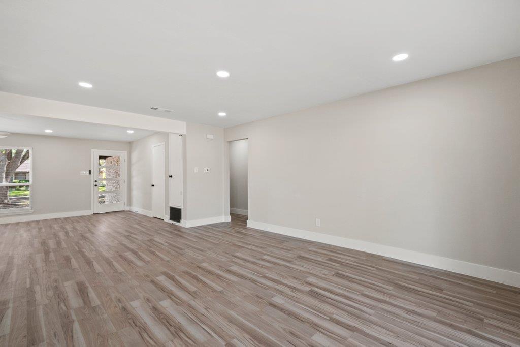 1313 Redbud Trl Property Photo 5
