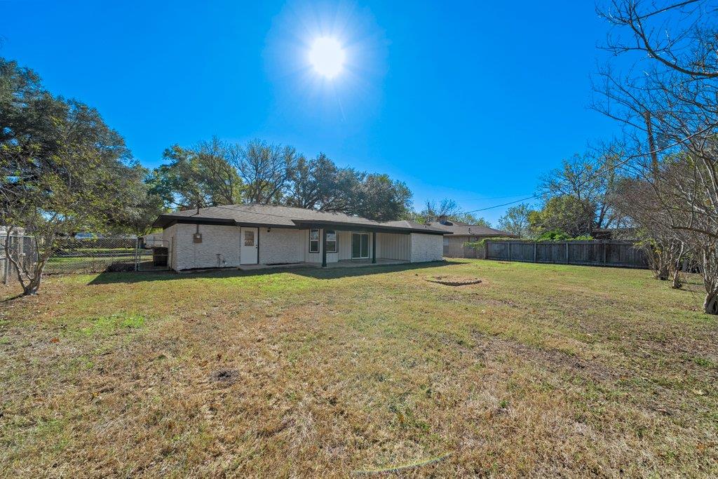 1313 Redbud Trl Property Photo 17