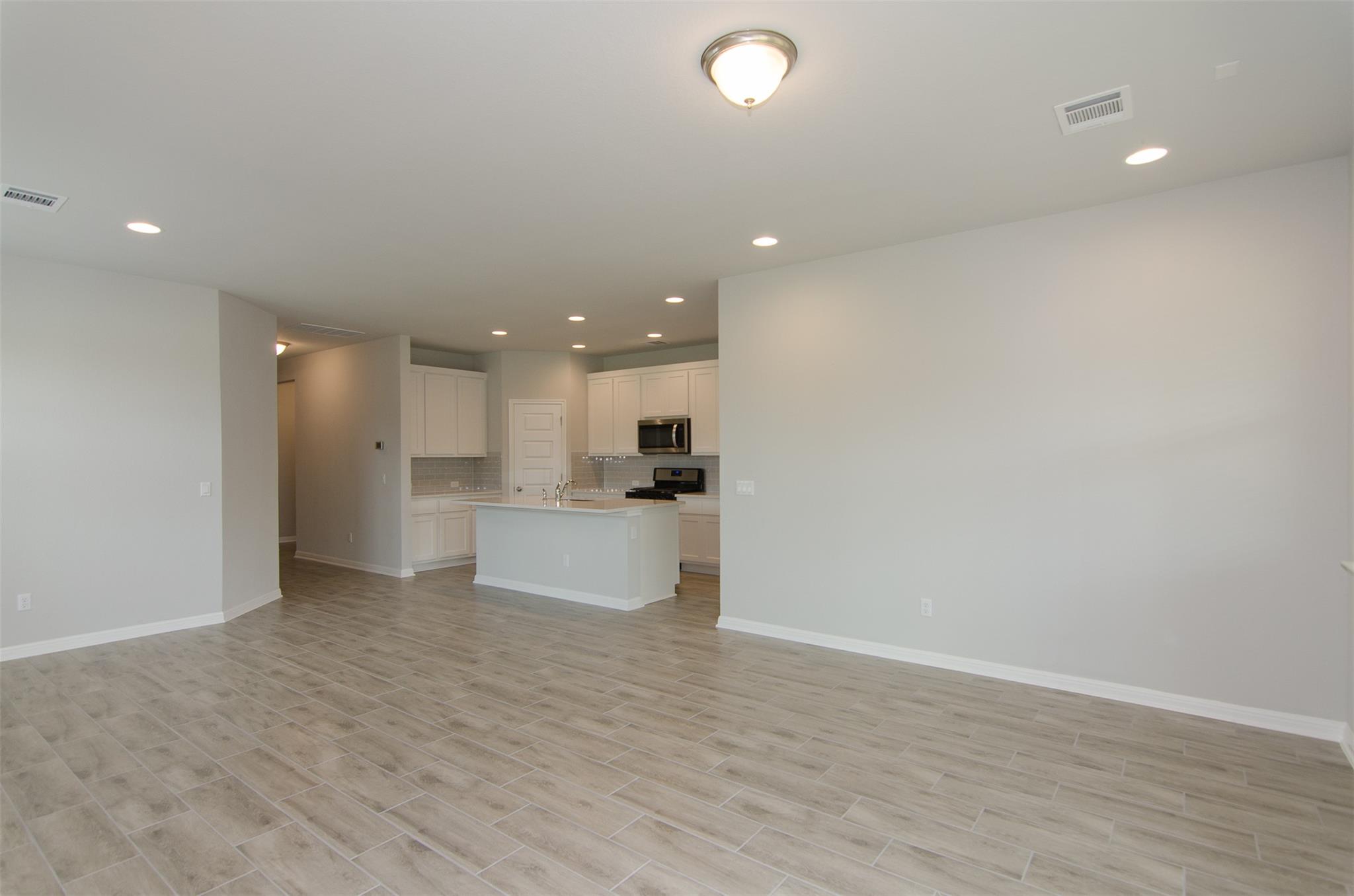905 Olive Creek Dr Property Photo 4