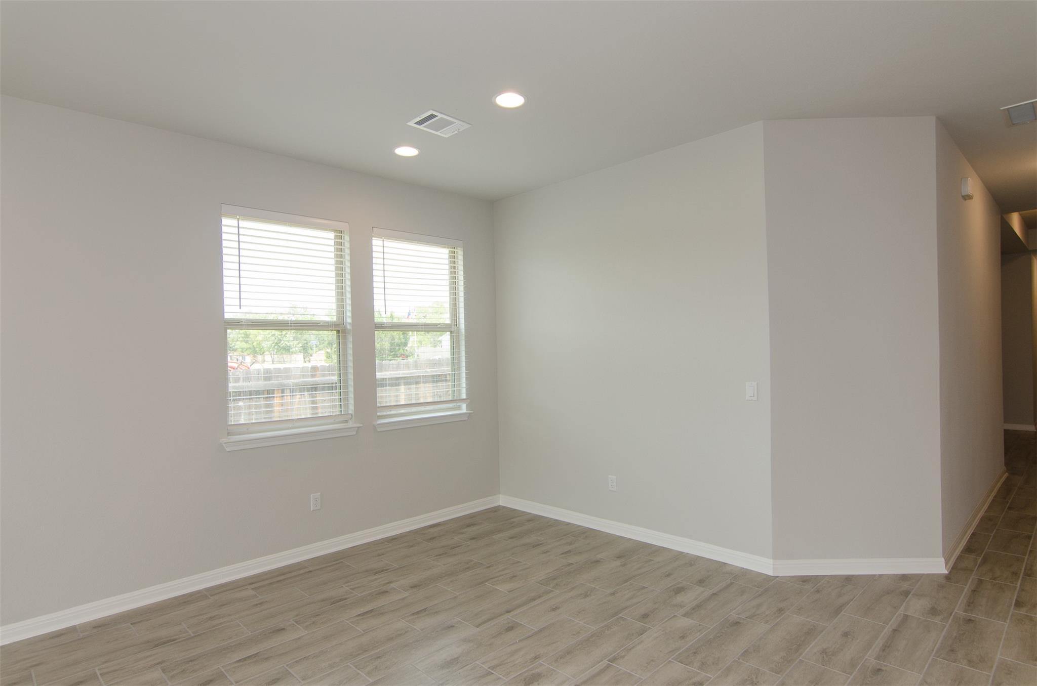 905 Olive Creek Dr Property Photo 5