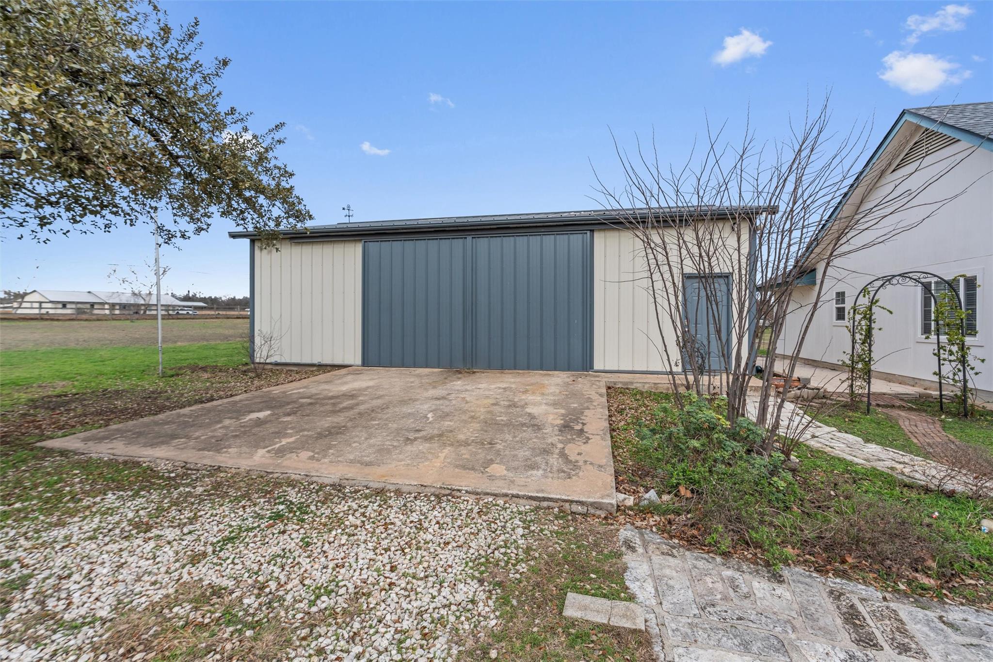 281 Lemens Ave Property Photo 7