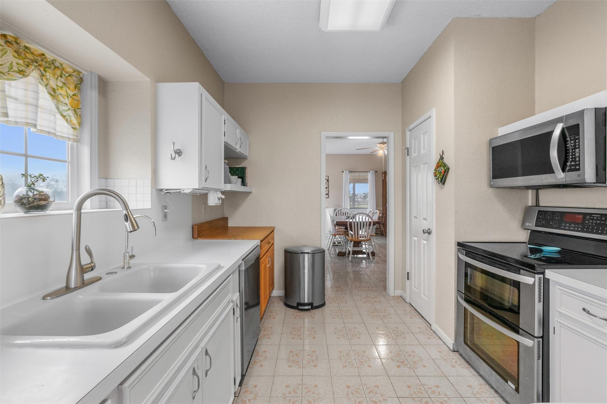 281 Lemens Ave Property Photo 17