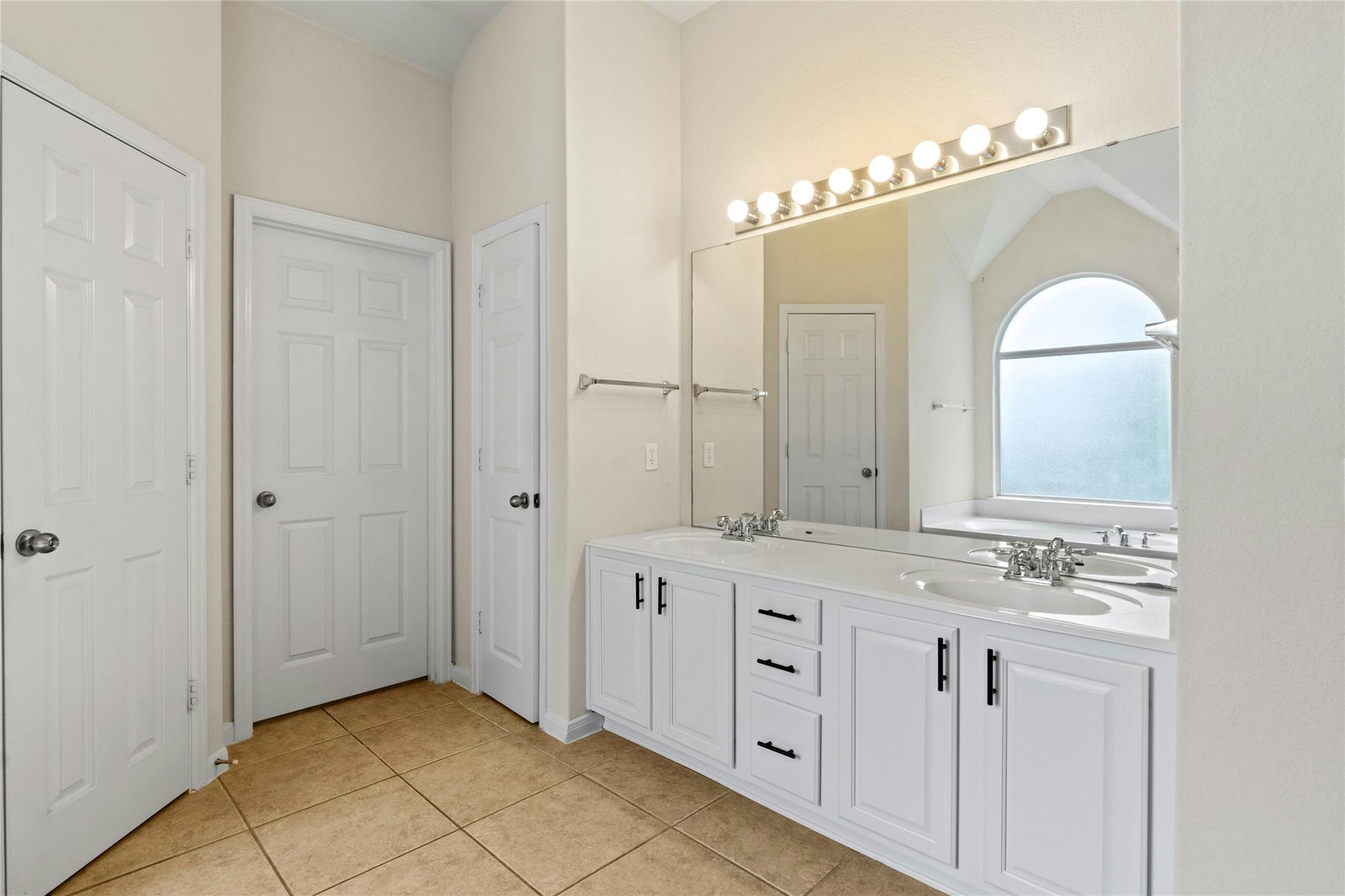 2509 Salorn Way Property Photo 21