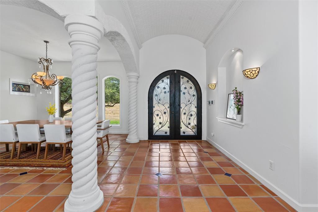4922 Hidden Creek Ln Property Photo 4