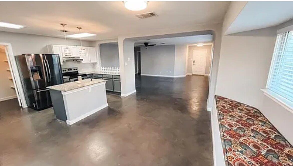 1109 Dexford Dr Property Photo 4