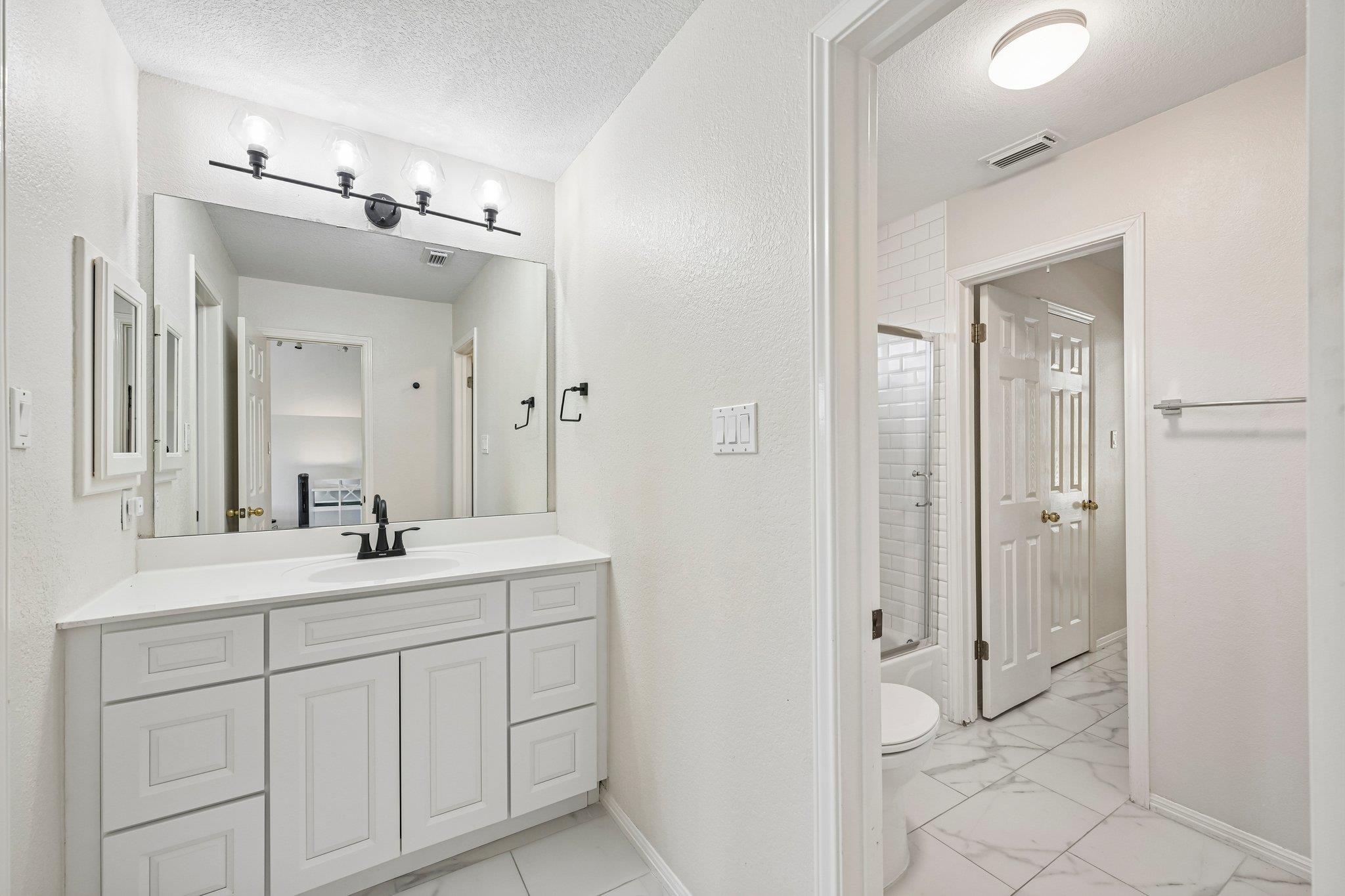 10021 Planters Woods Dr Property Photo 17