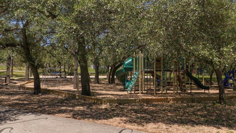 506 Ronay Dr N Property Photo 15