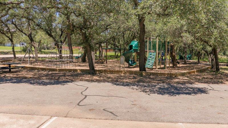 506 Ronay Dr N Property Photo 16