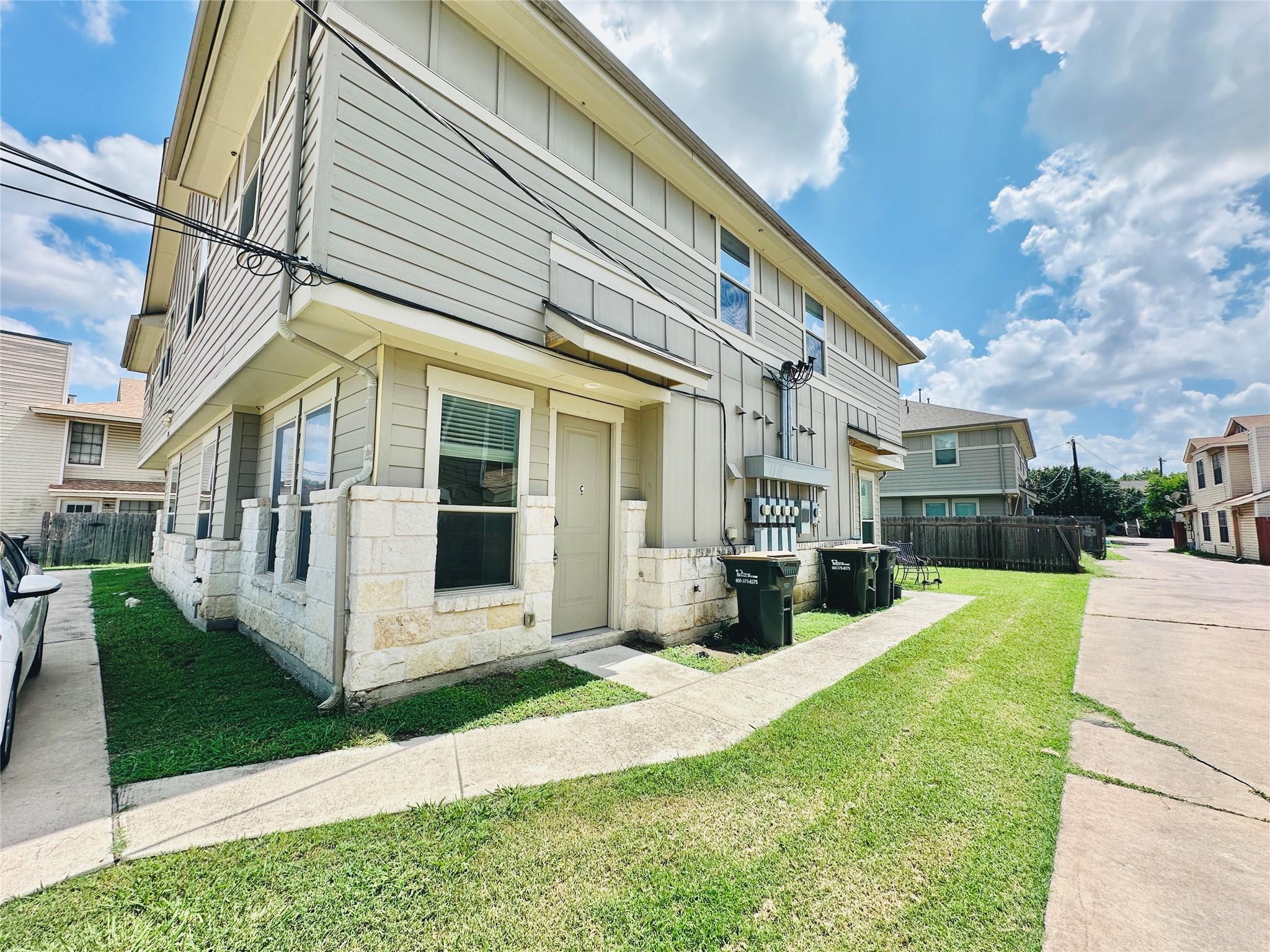 2216 Creekside Ln #c Property Photo 1