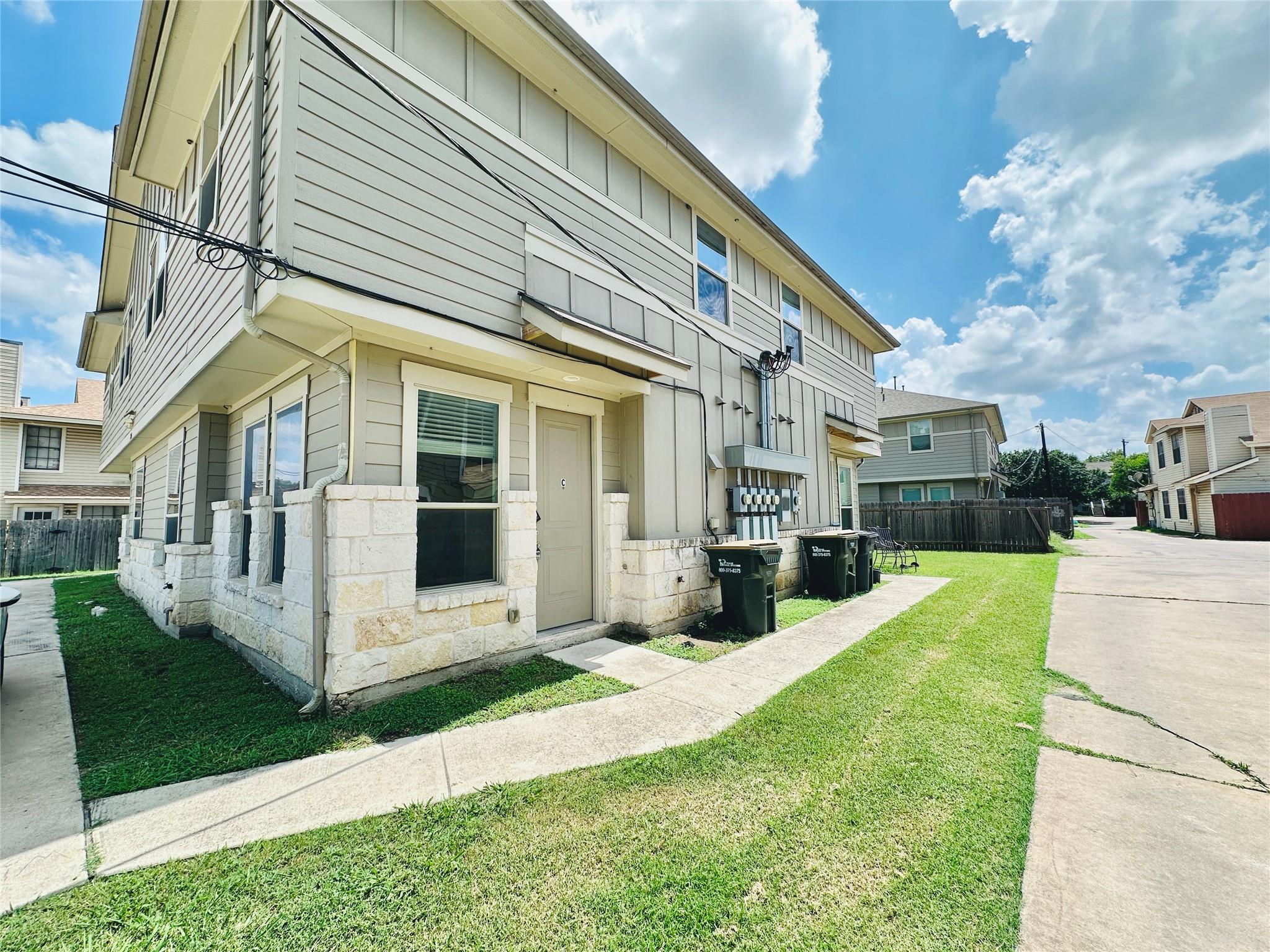 2216 Creekside Ln #c Property Photo 2