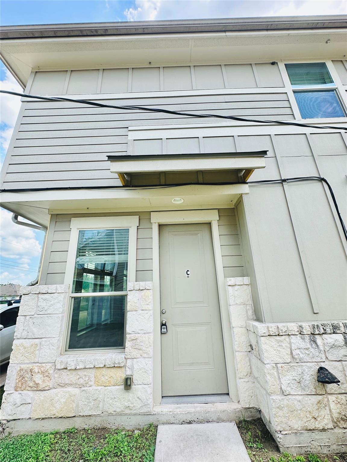 2216 Creekside Ln #c Property Photo 3