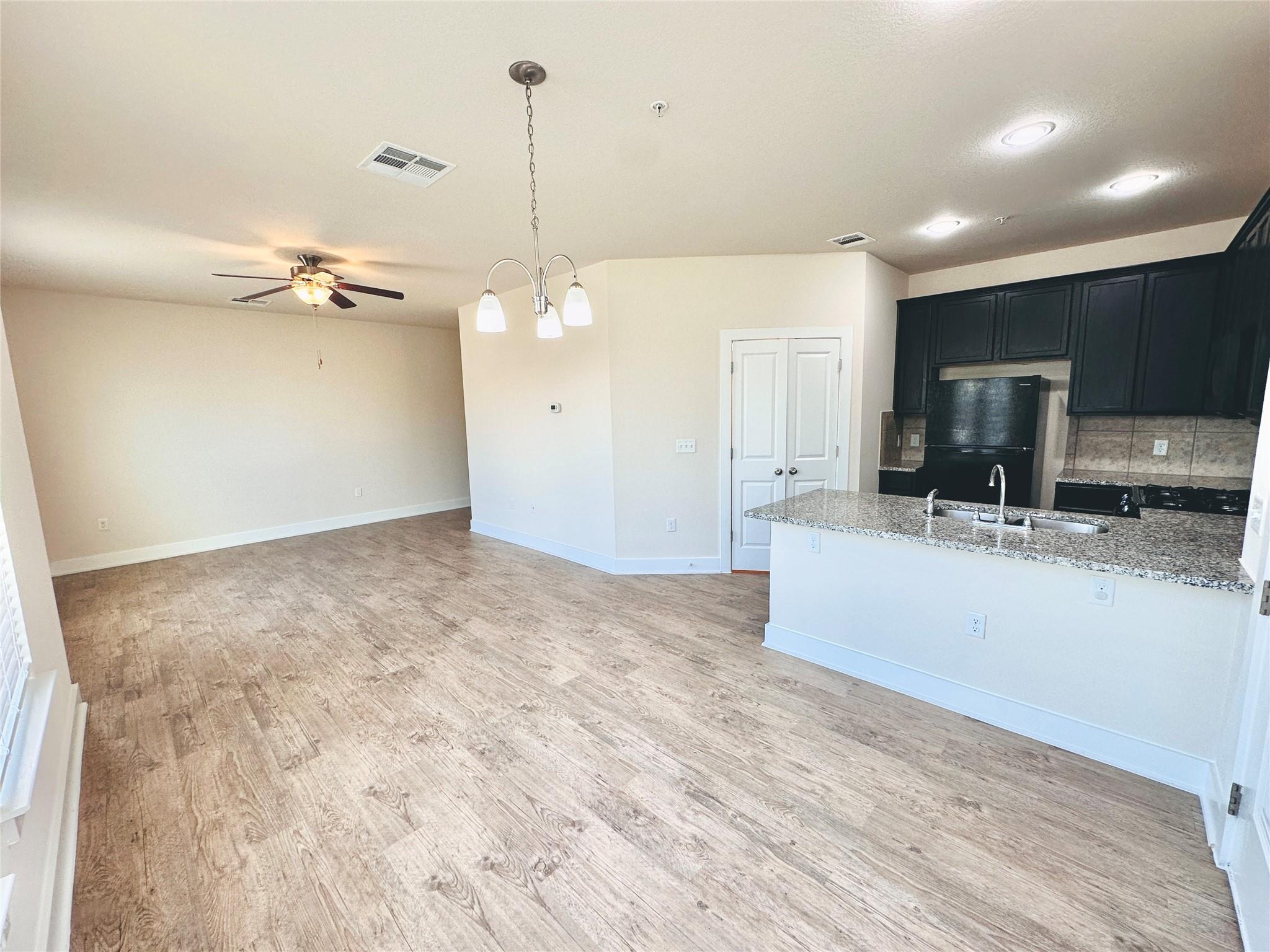 2216 Creekside Ln #c Property Photo 11