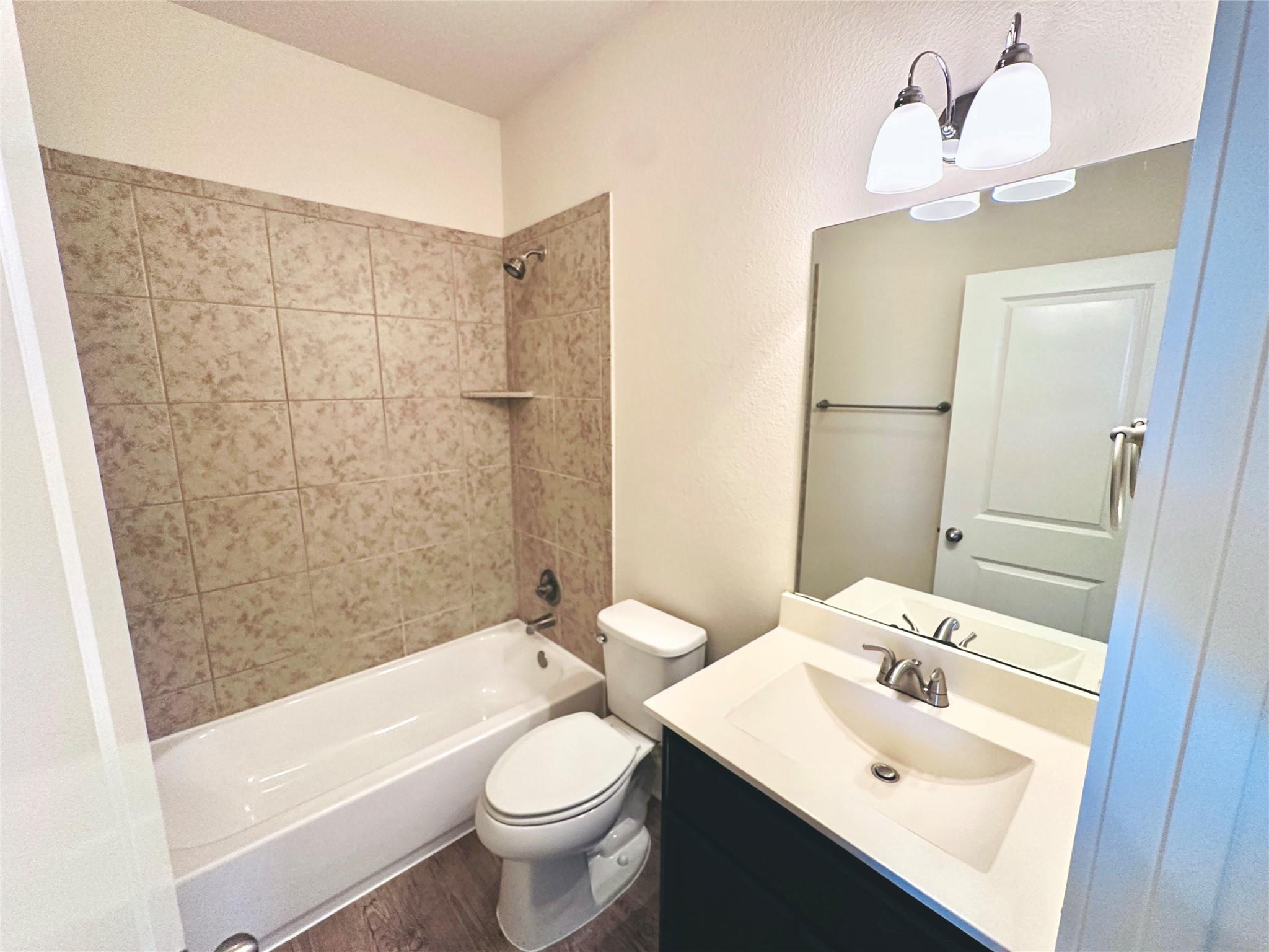 2216 Creekside Ln #c Property Photo 16
