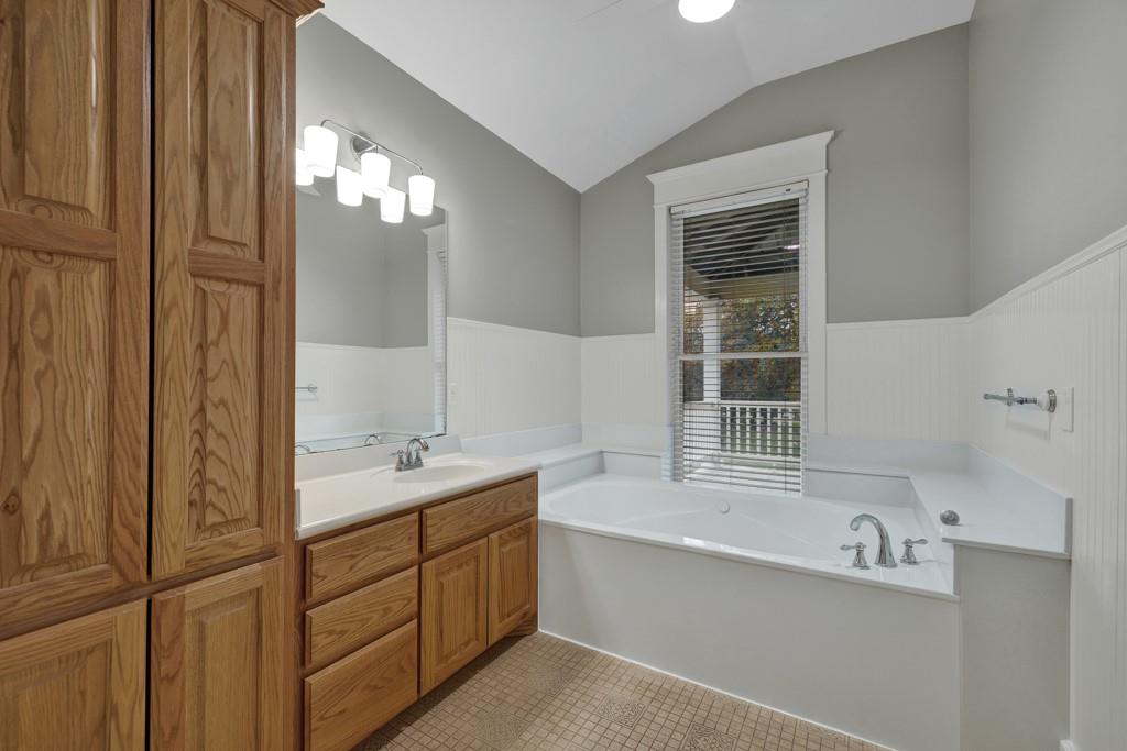 122 Elm Holw Property Photo 26