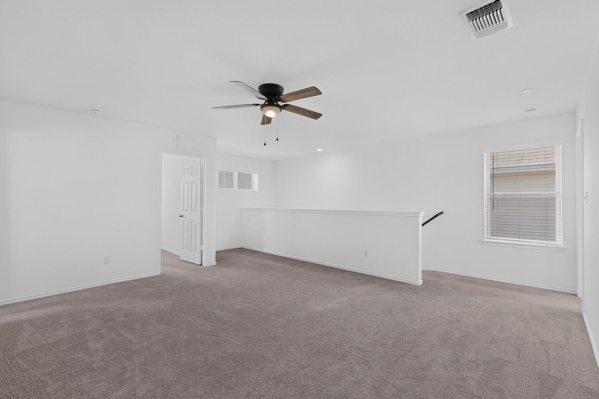 225 English Oak St Property Photo 8