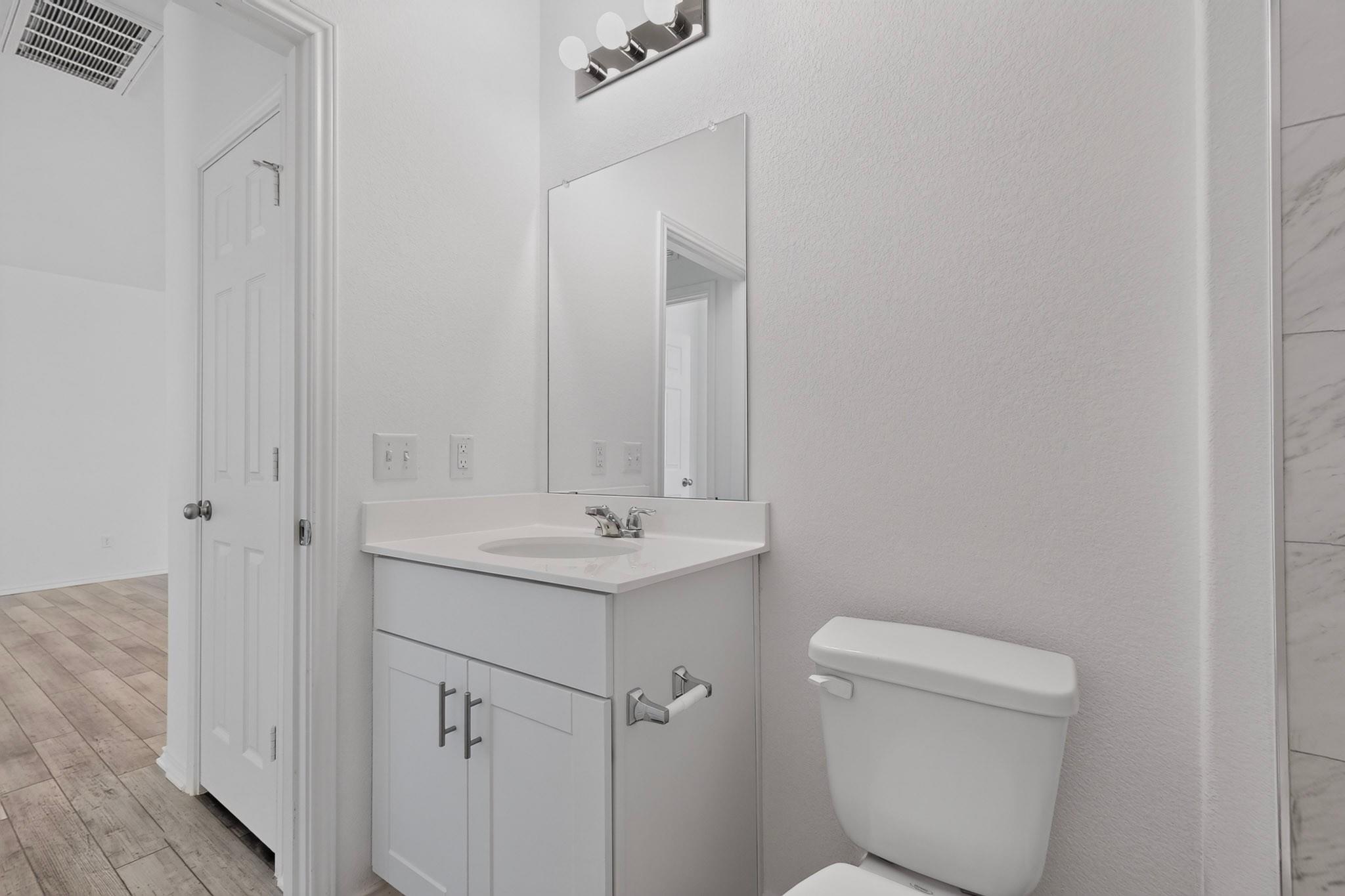 225 English Oak St Property Photo 10