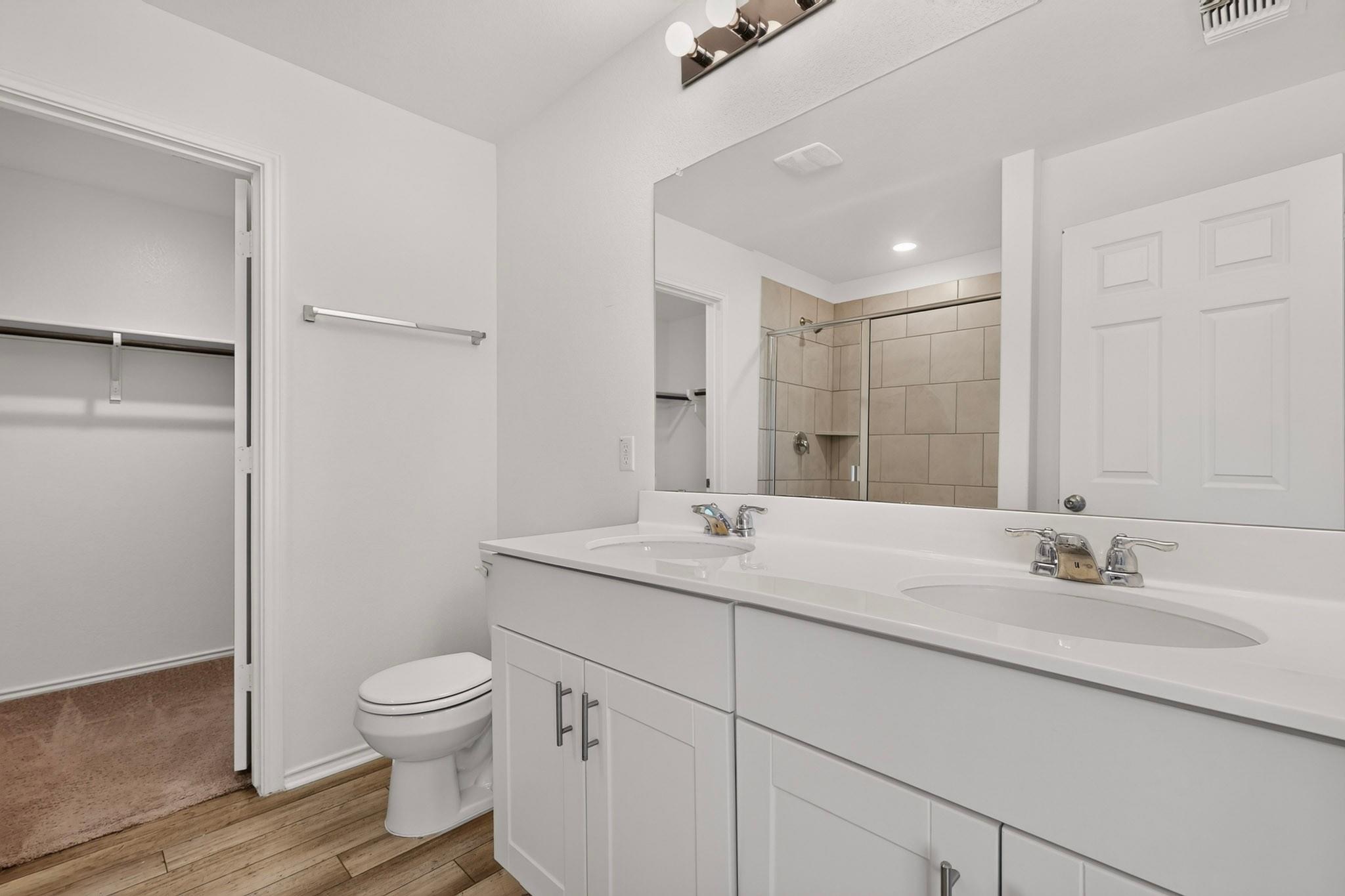 225 English Oak St Property Photo 12