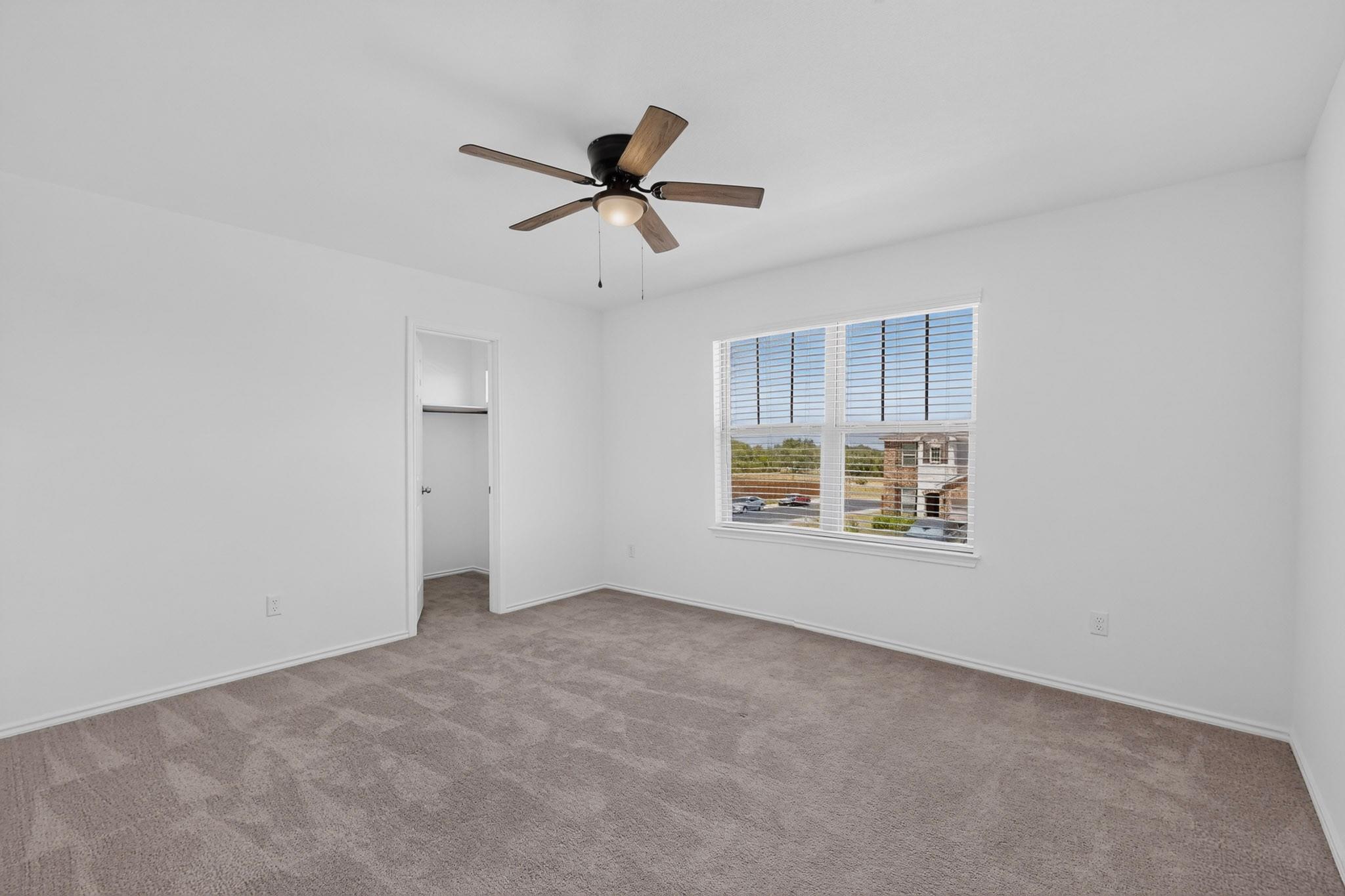225 English Oak St Property Photo 14