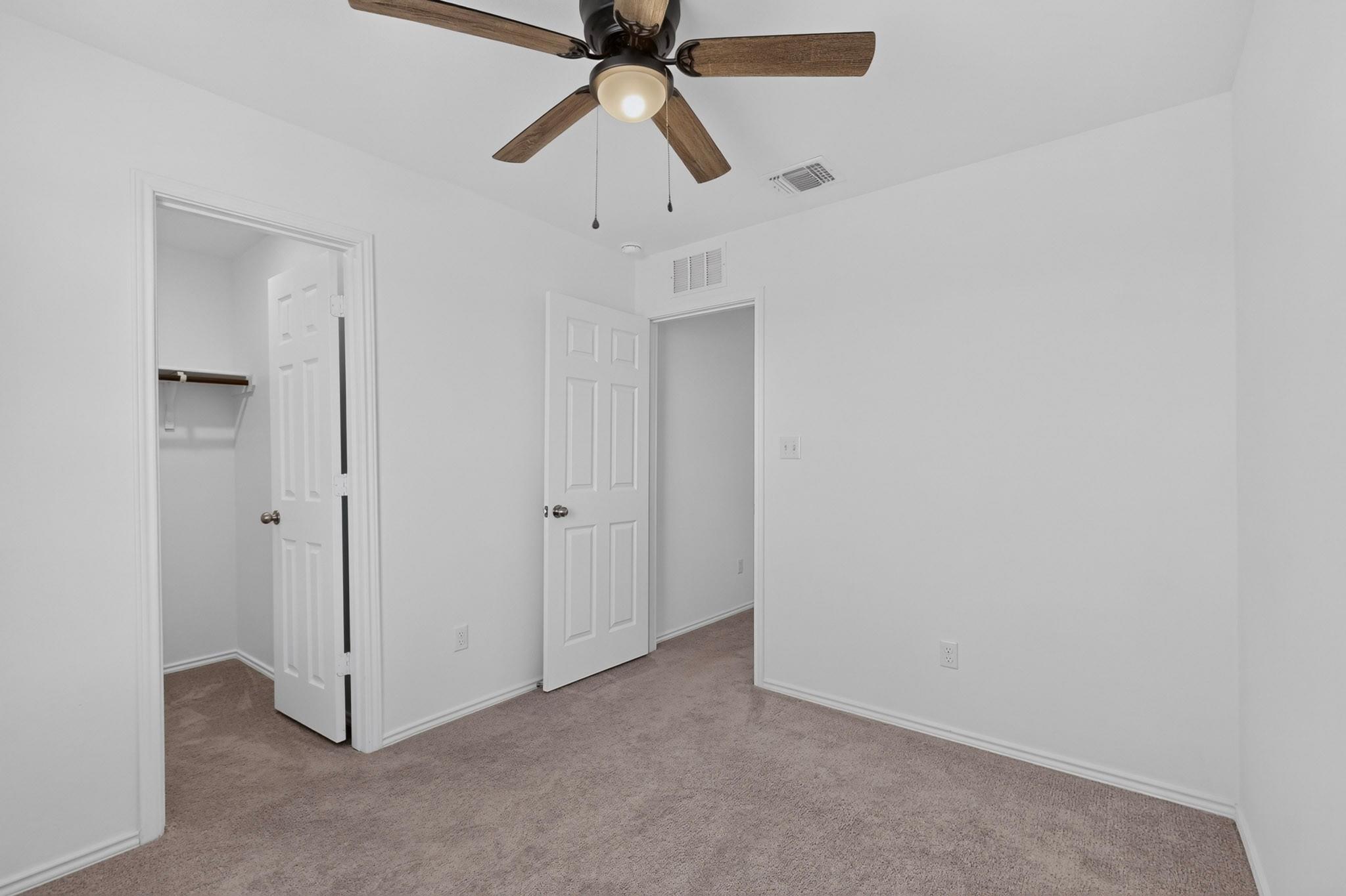 225 English Oak St Property Photo 16