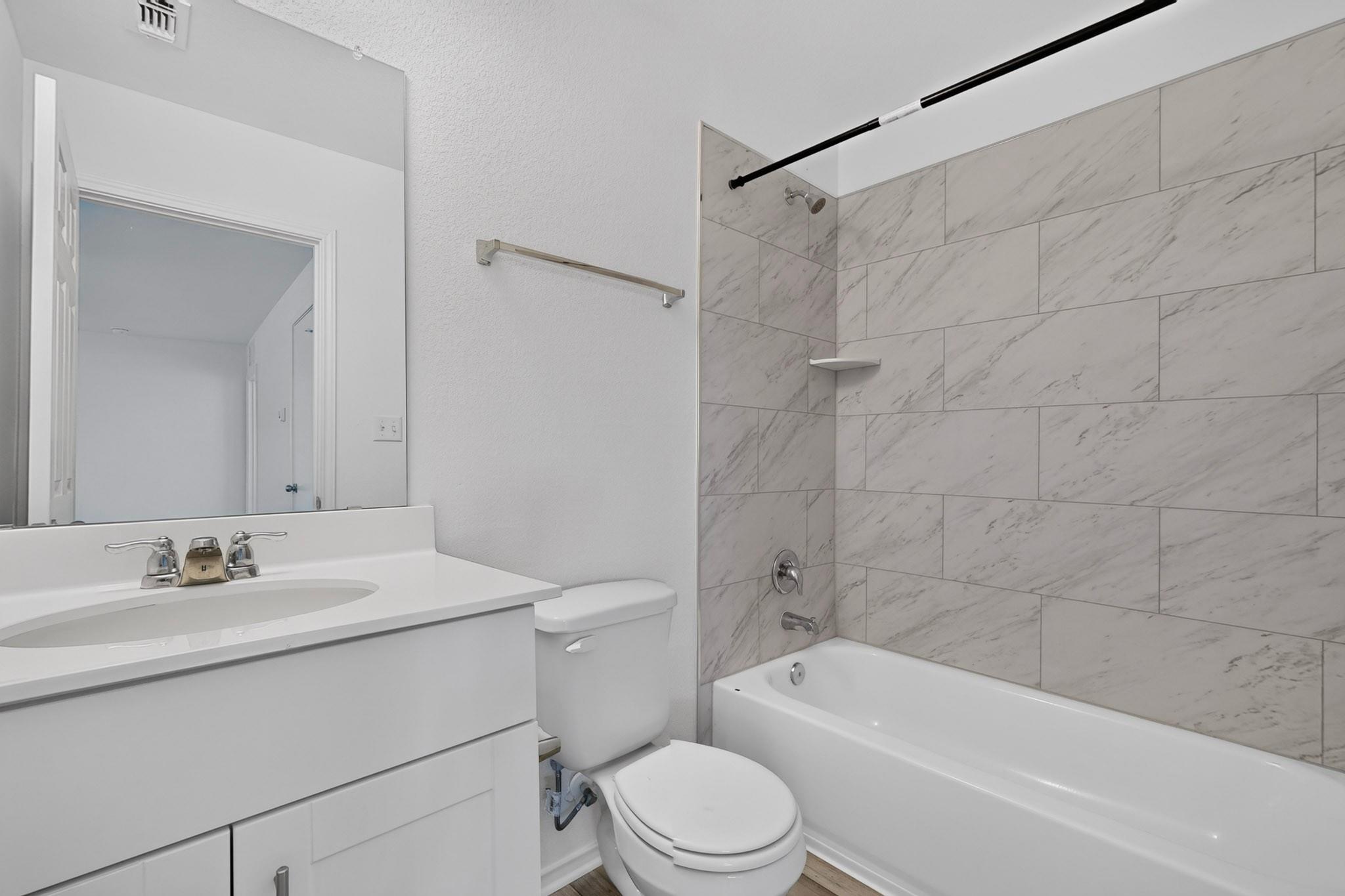 225 English Oak St Property Photo 17