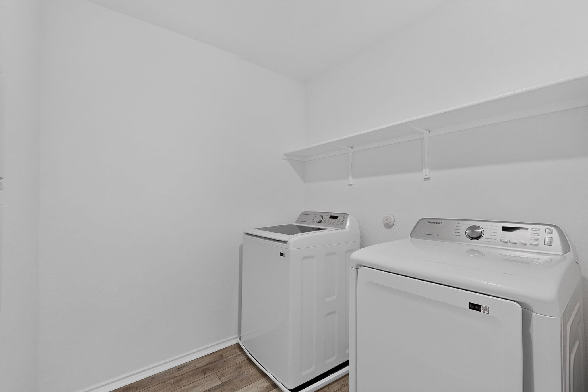 225 English Oak St Property Photo 18